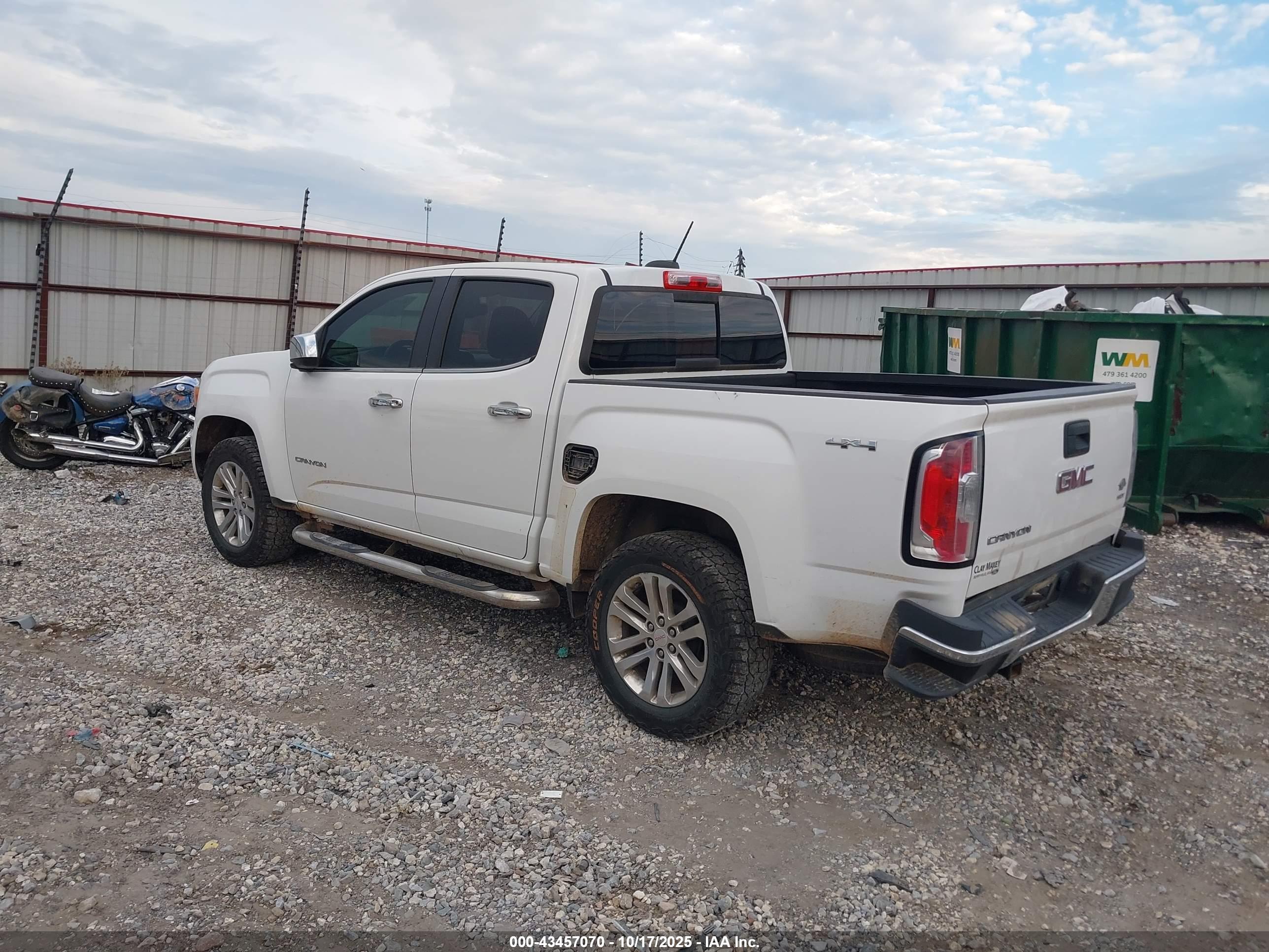 GMC CANYON image 3