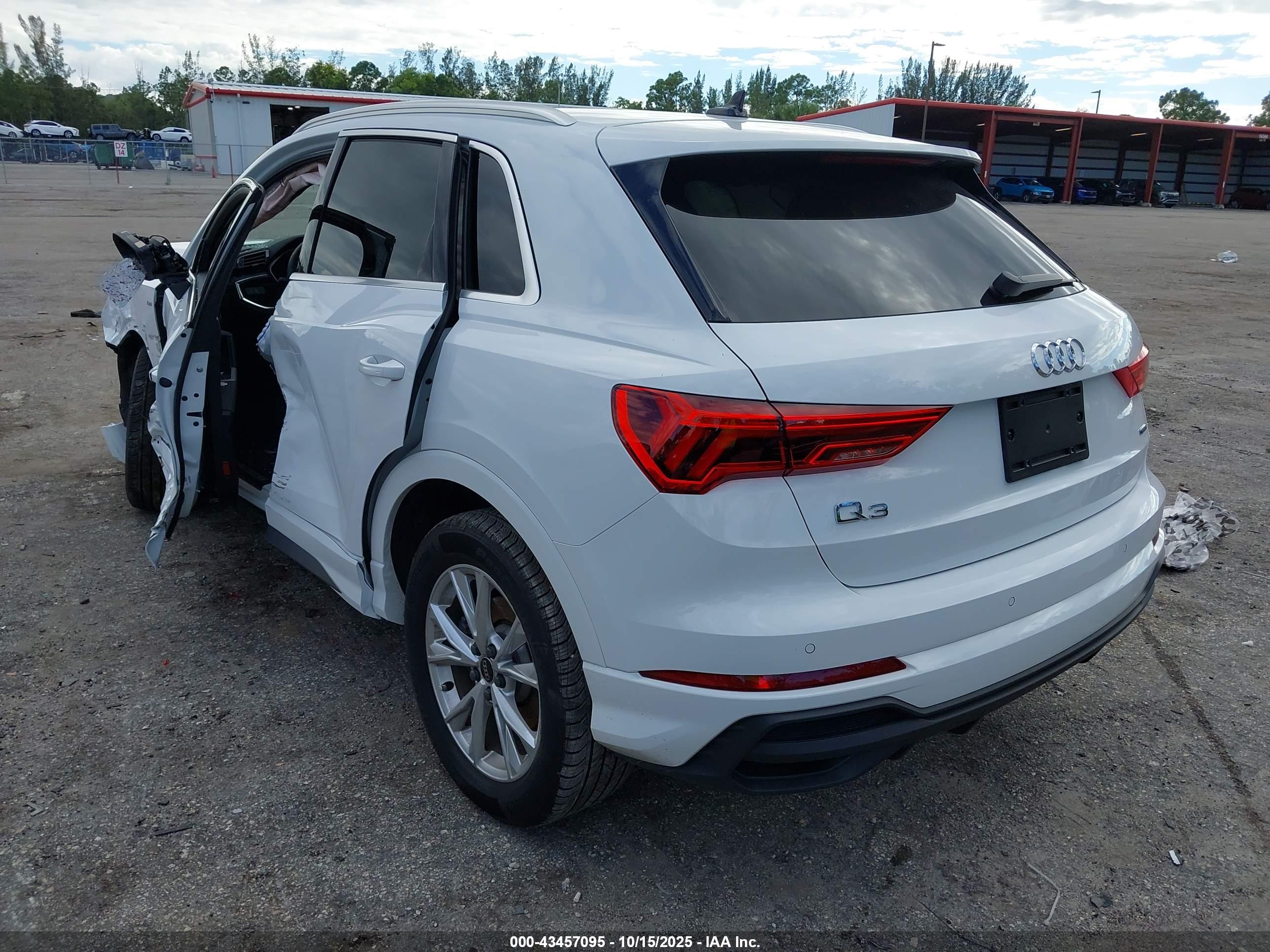 AUDI Q3 image 3
