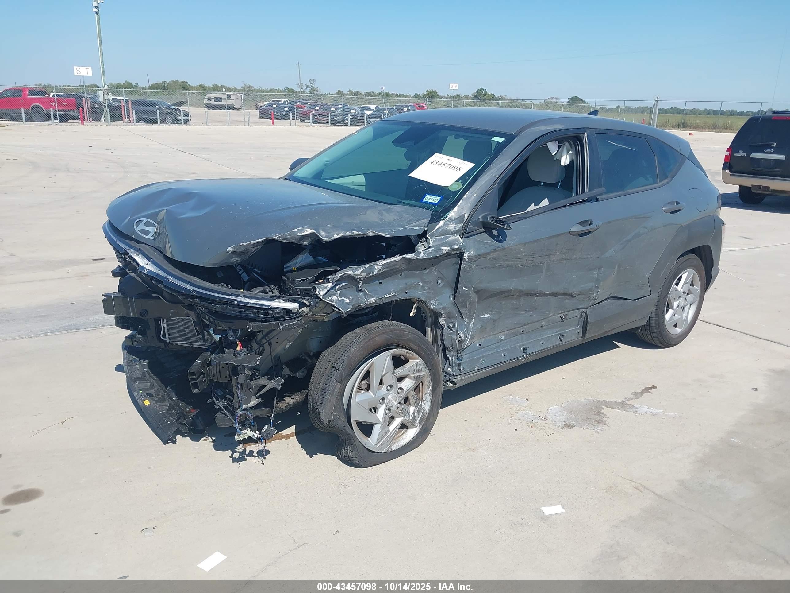 HYUNDAI KONA image 2