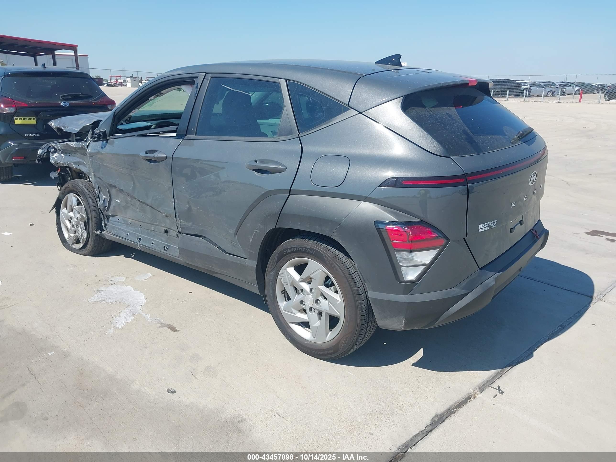 HYUNDAI KONA image 3