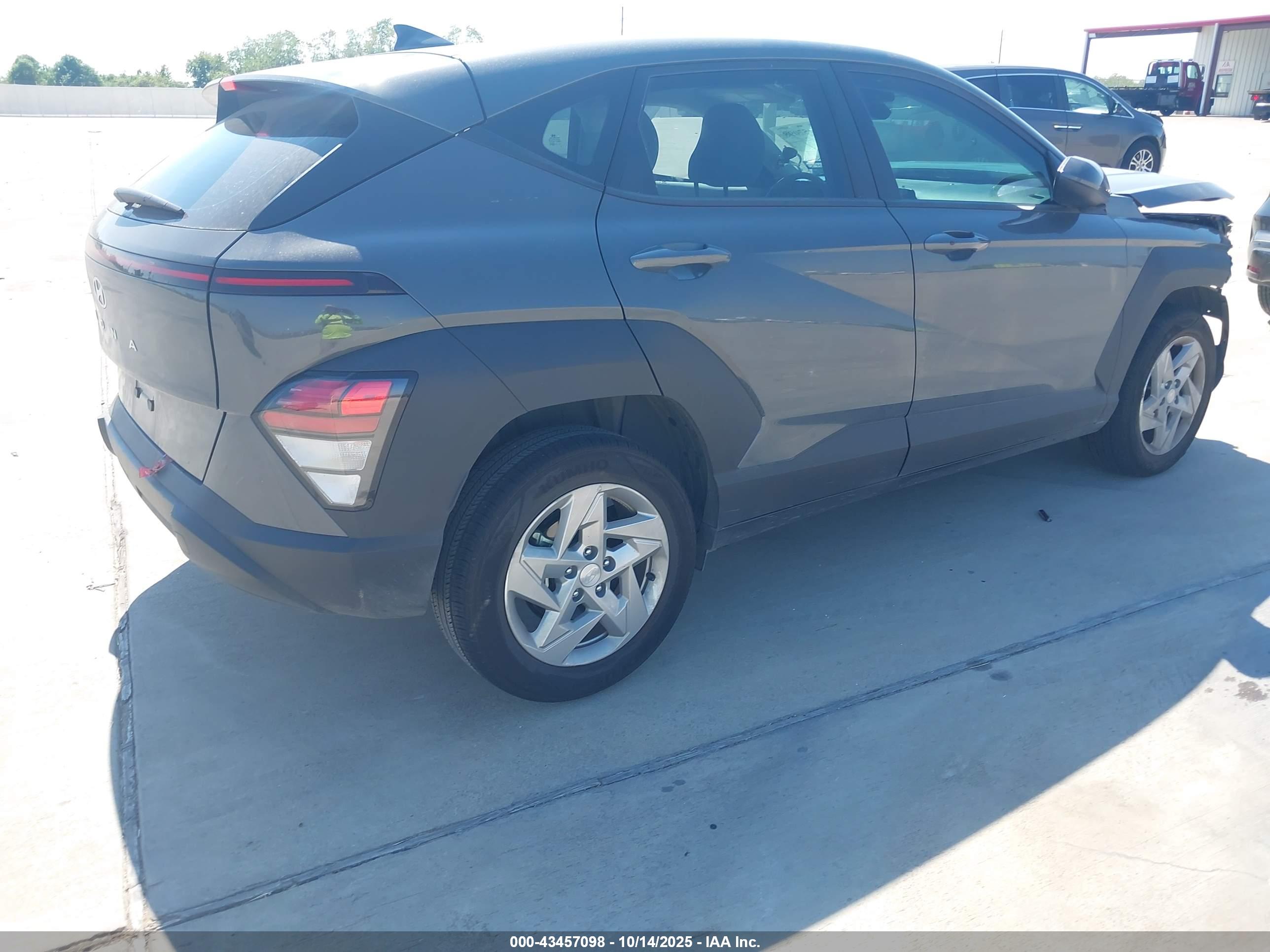 HYUNDAI KONA image 4