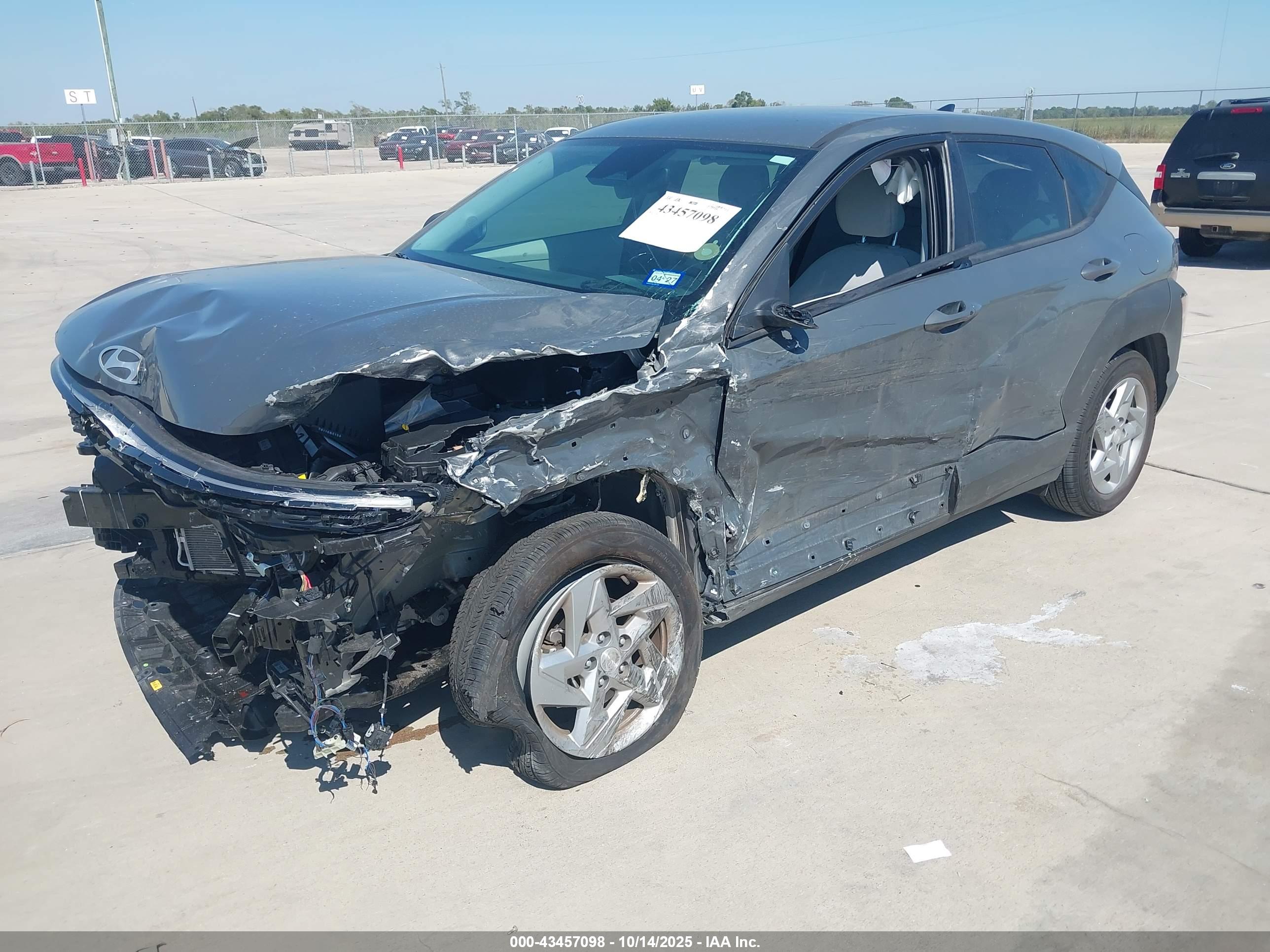 HYUNDAI KONA image 6