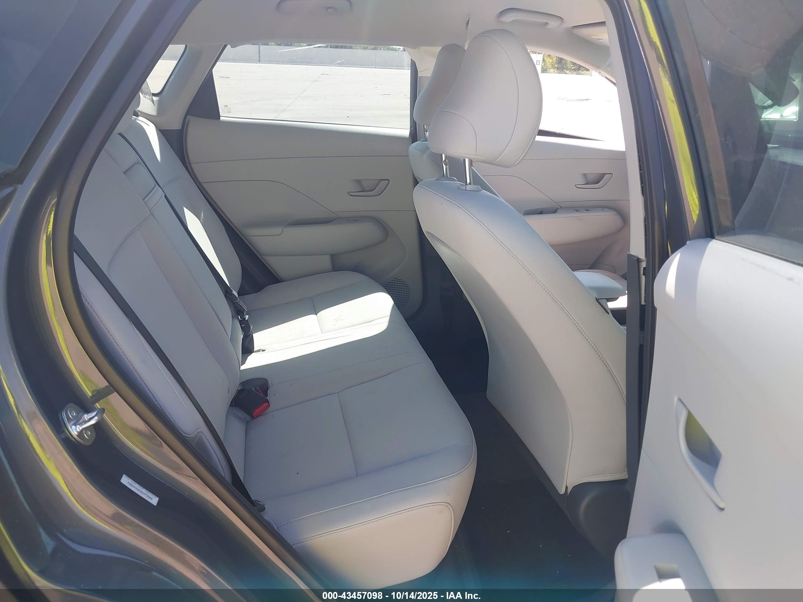 HYUNDAI KONA image 8