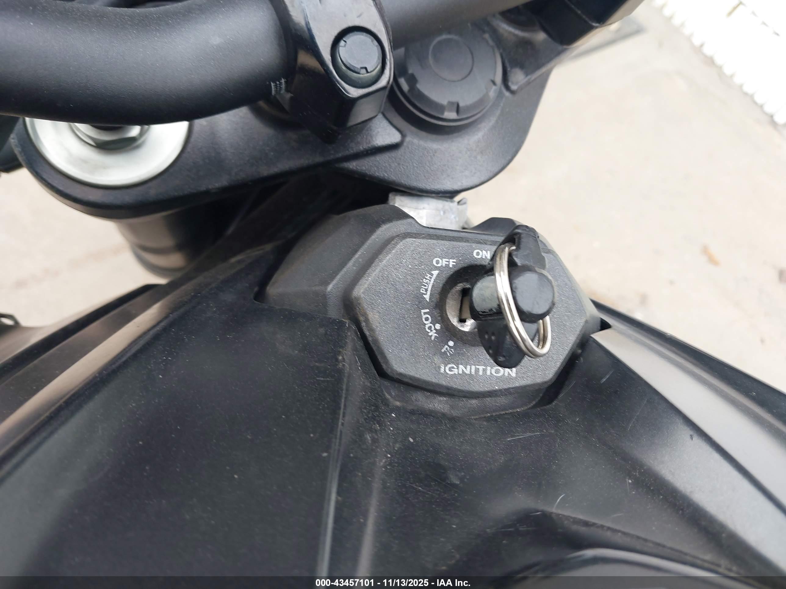 SUZUKI GSX-S750 image 11