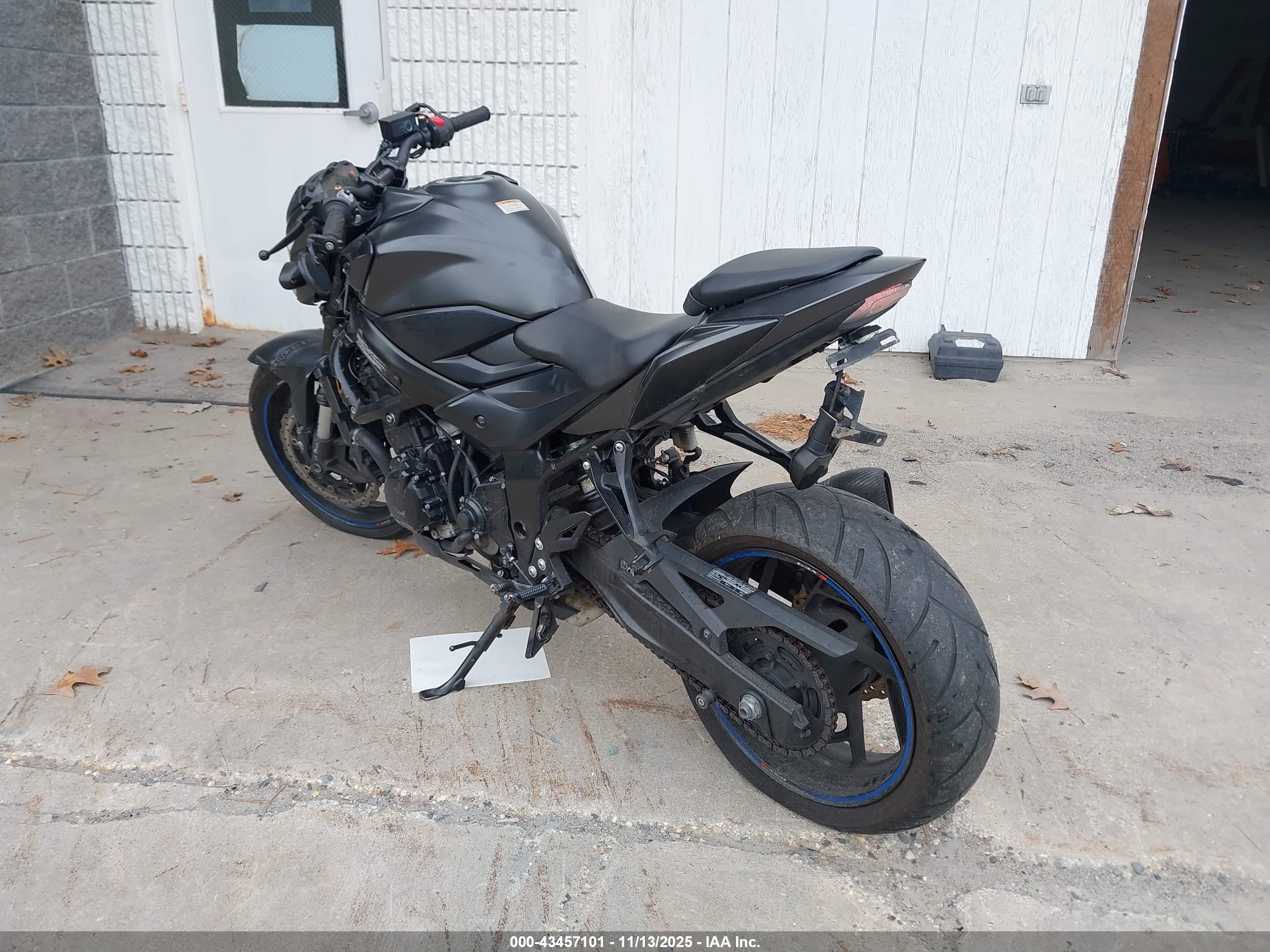 SUZUKI GSX-S750 image 3