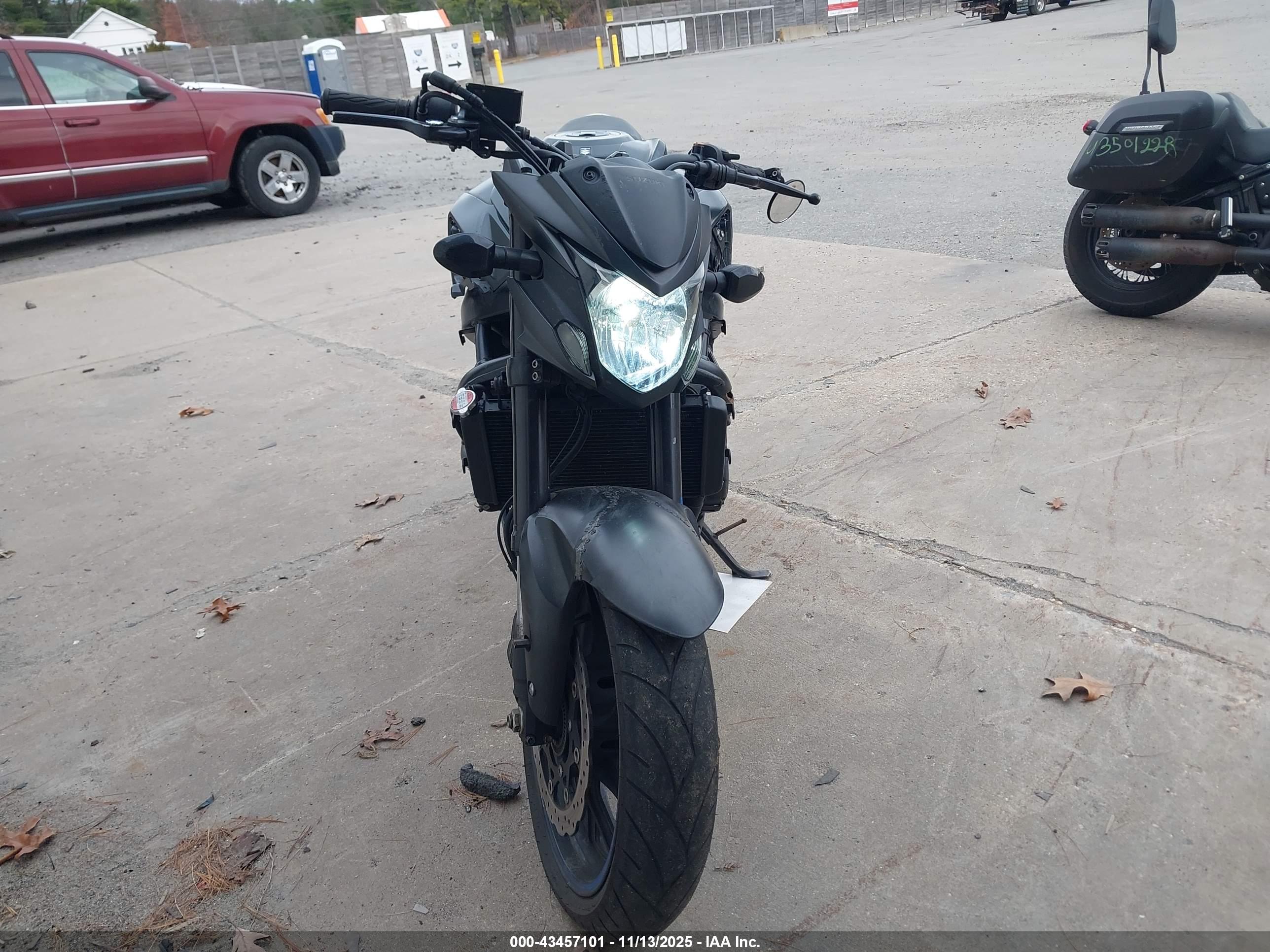SUZUKI GSX-S750 image 5