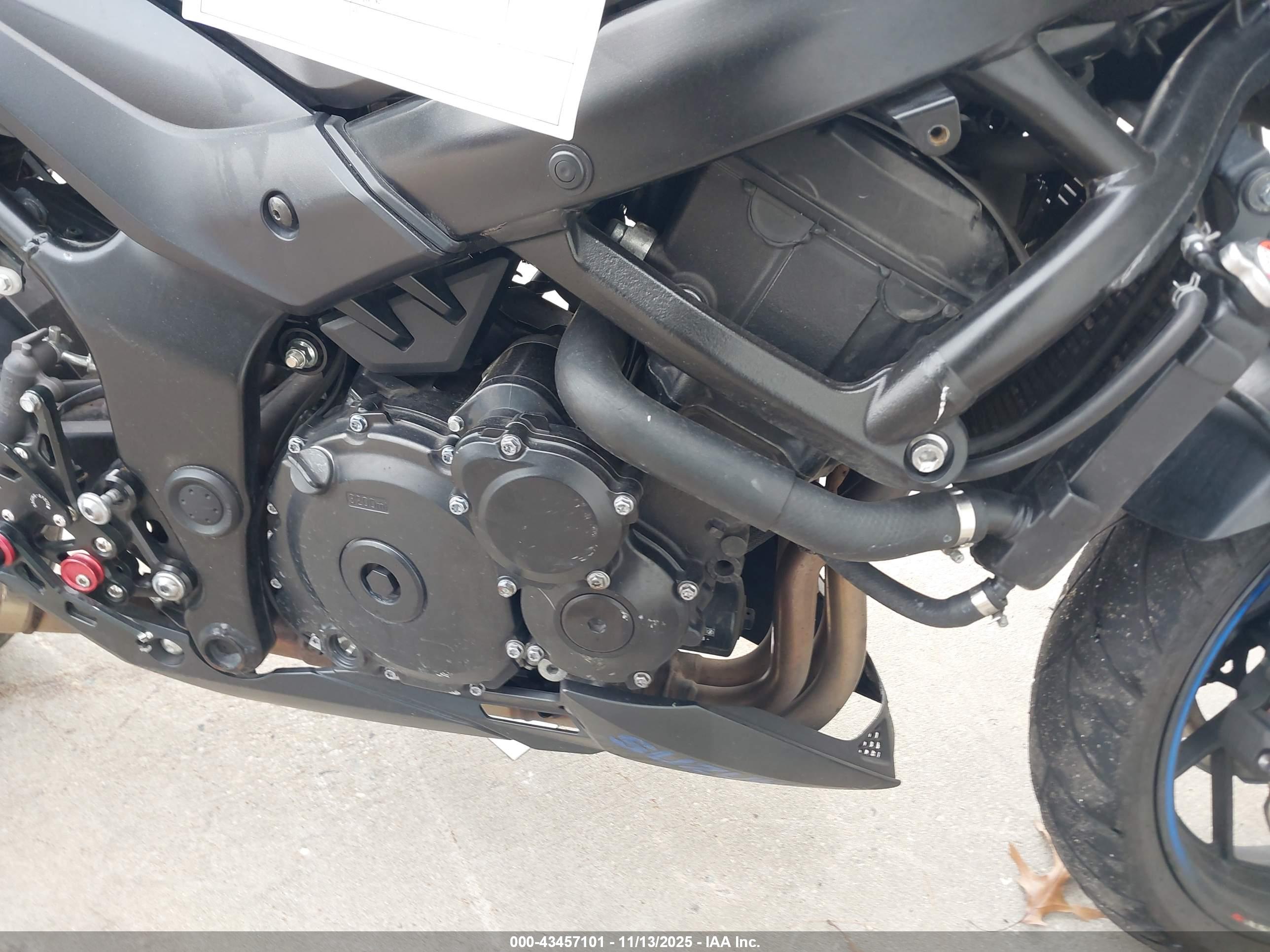SUZUKI GSX-S750 image 8