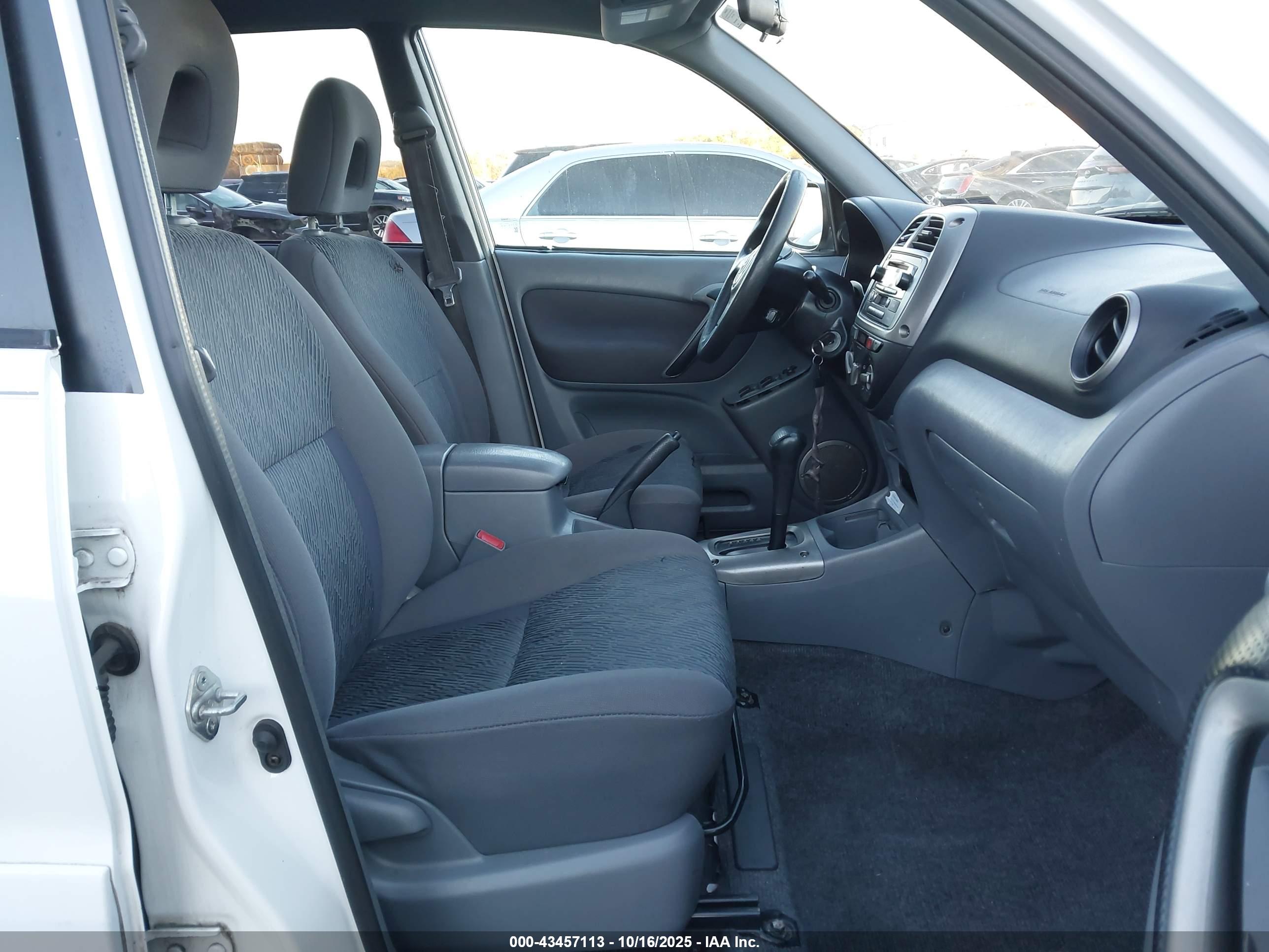 TOYOTA RAV4 image 5