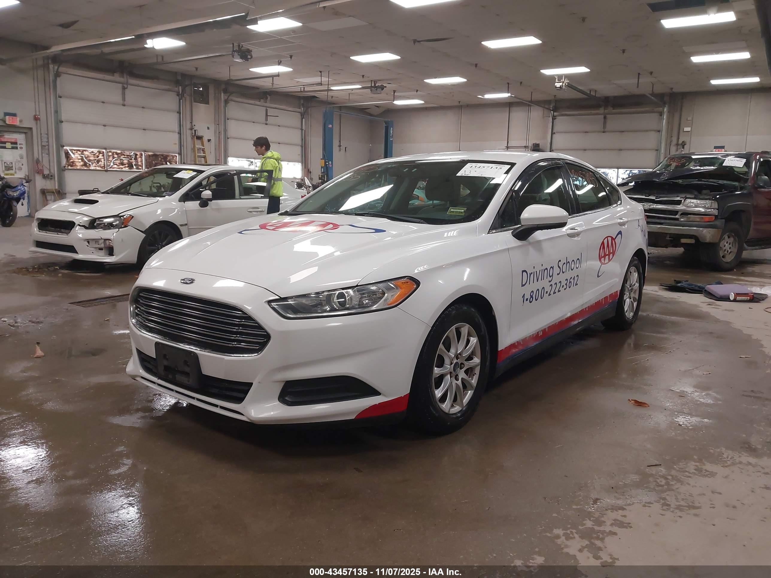FORD FUSION image 2