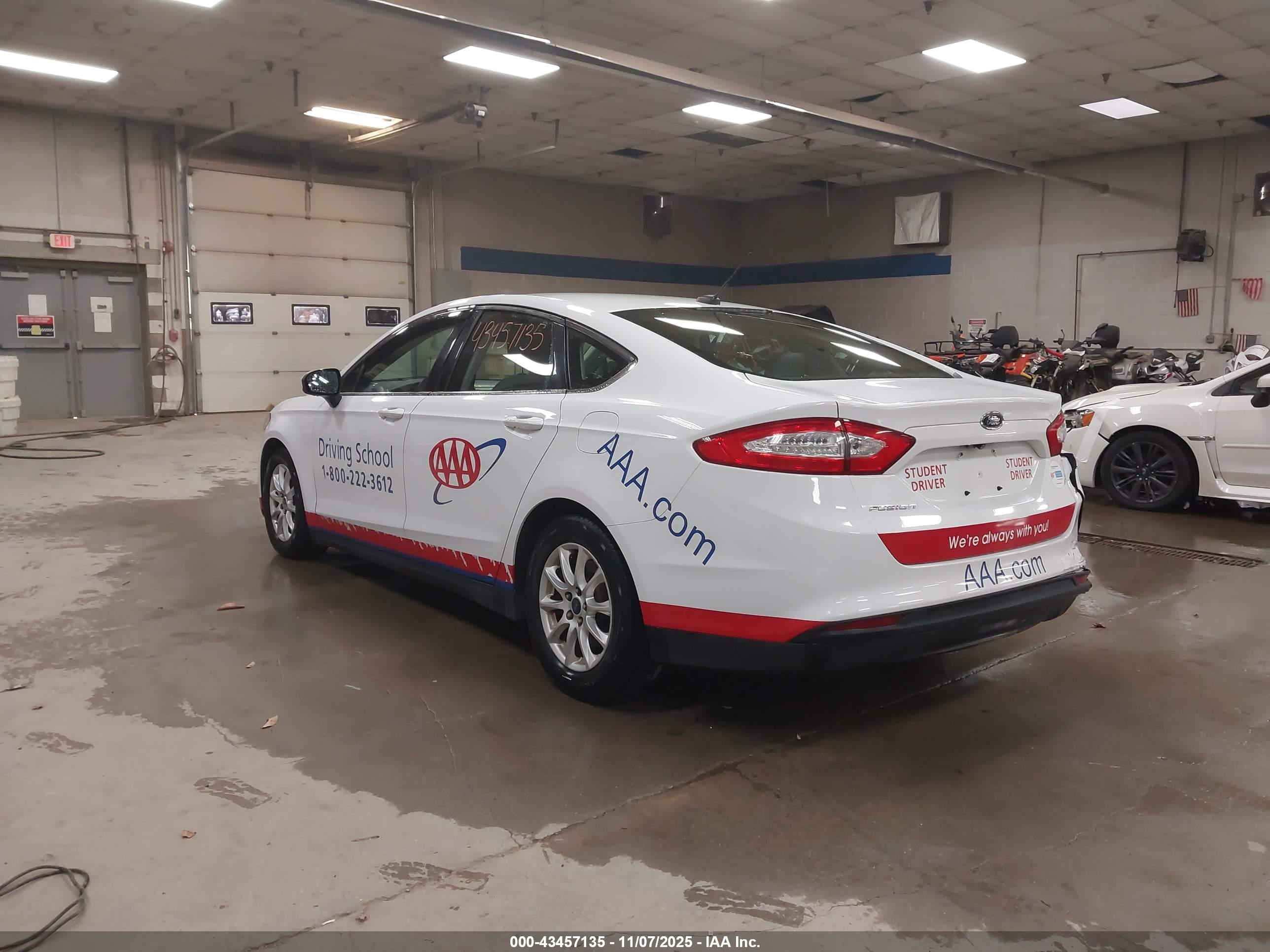 FORD FUSION image 3