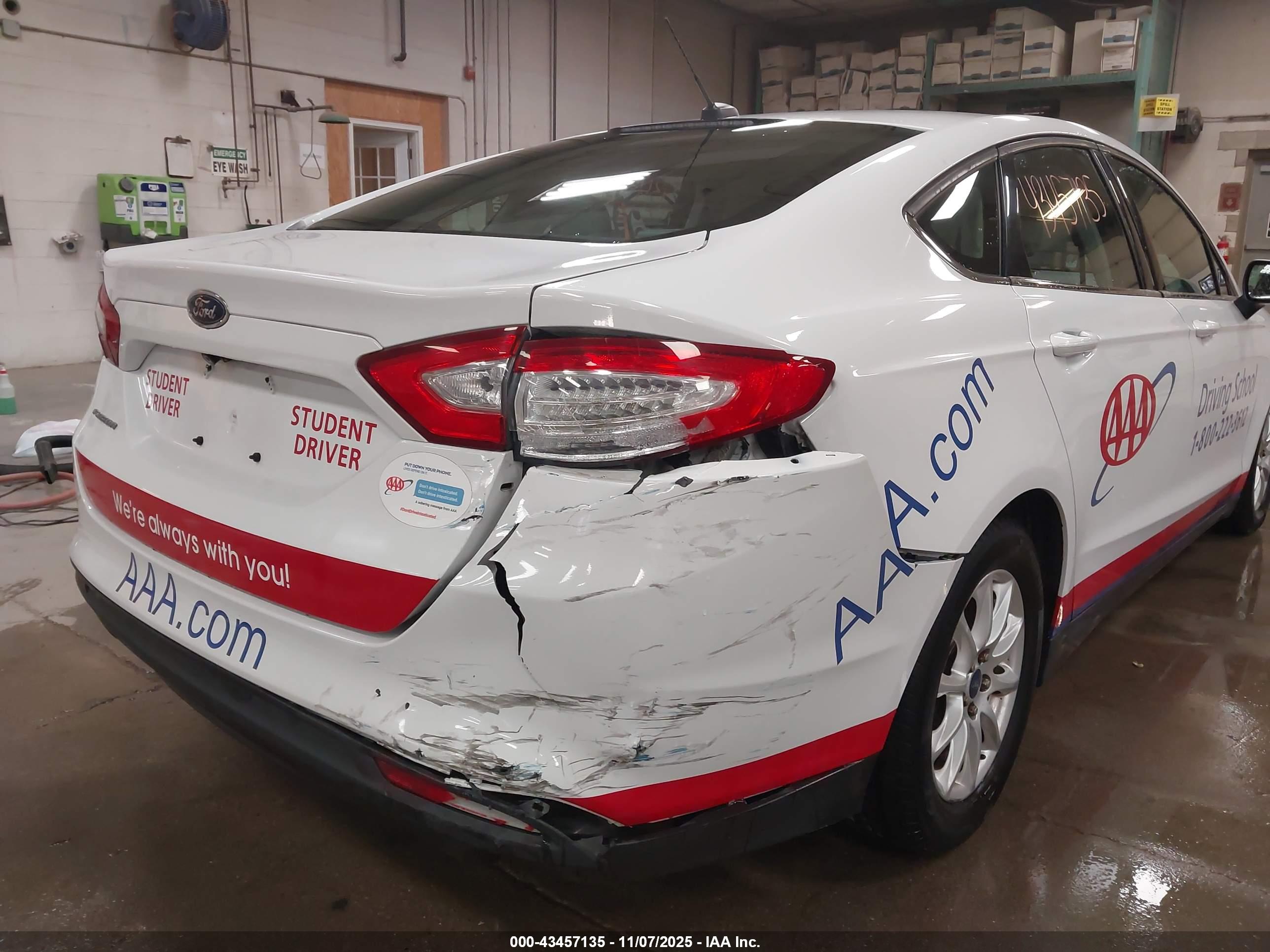 FORD FUSION image 6