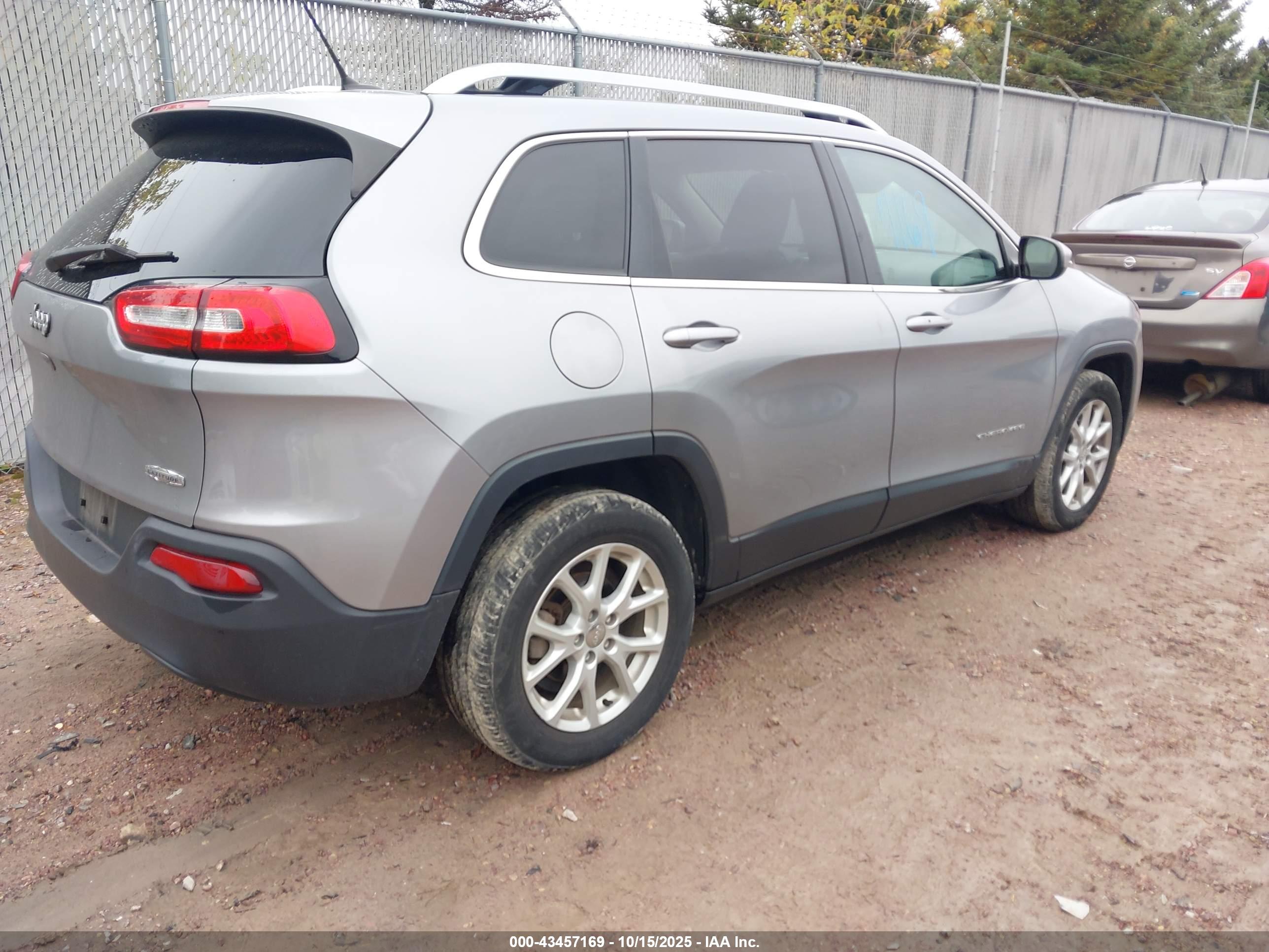 JEEP CHEROKEE image 4