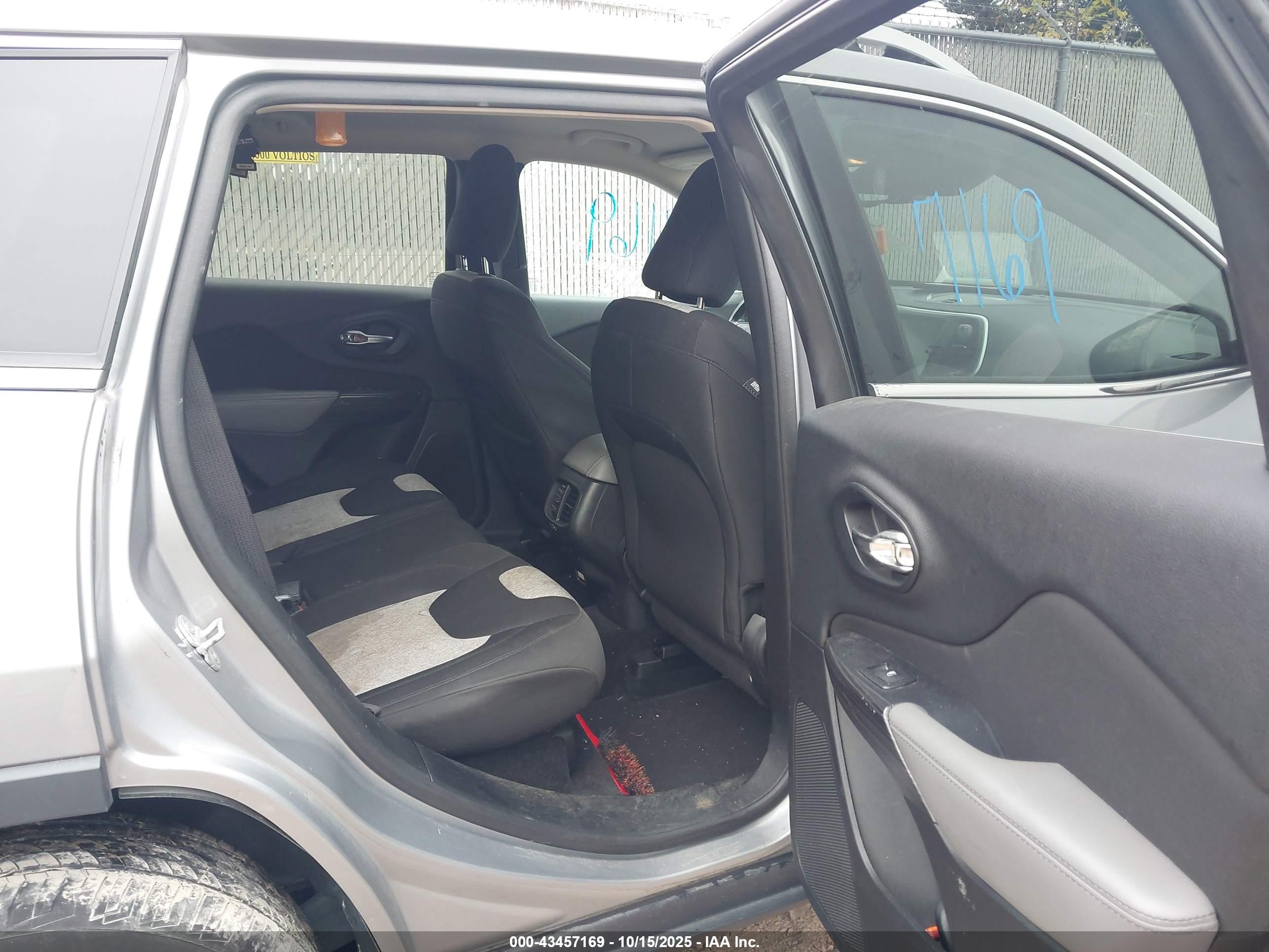 JEEP CHEROKEE image 8