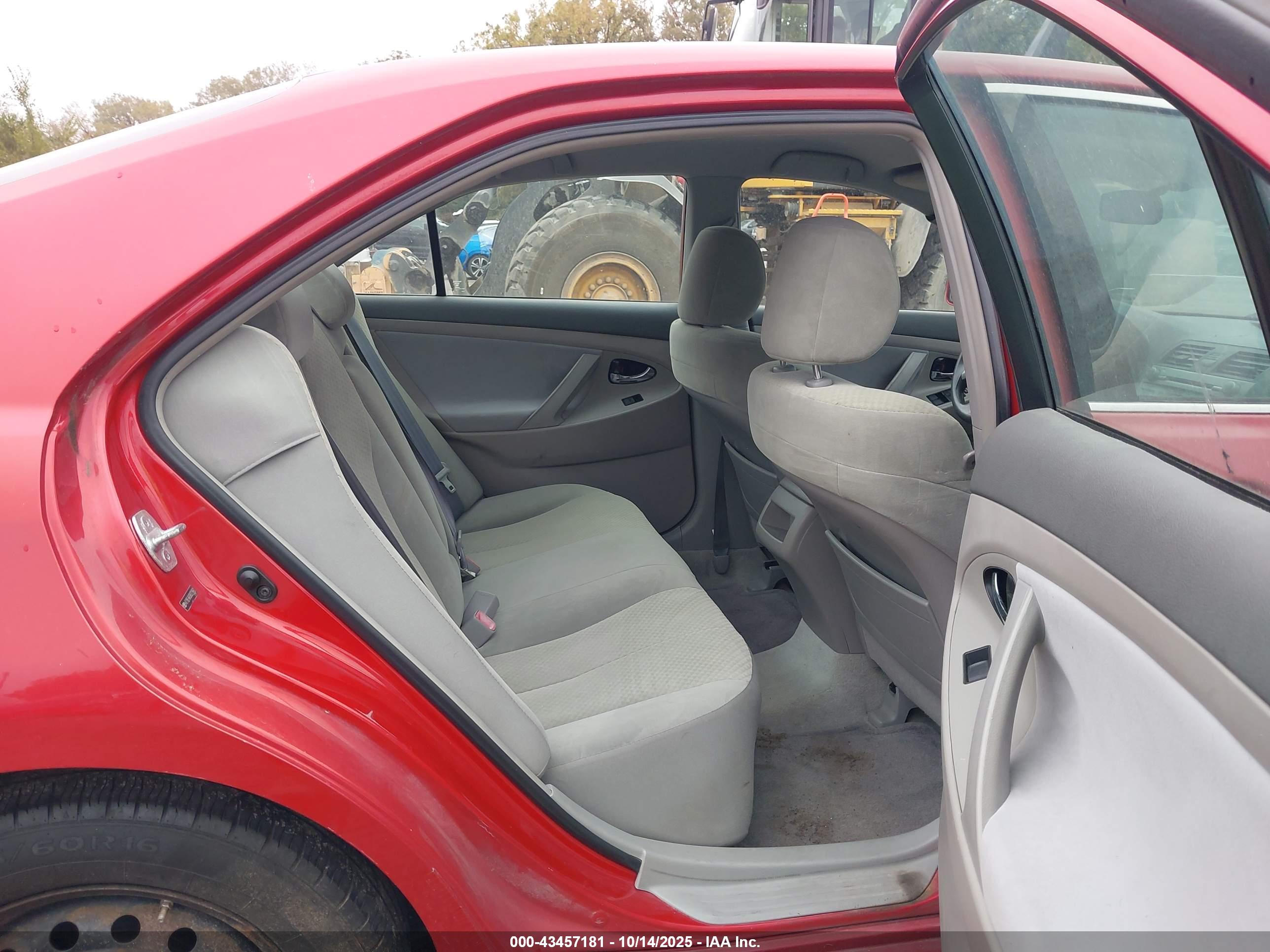 TOYOTA CAMRY image 8