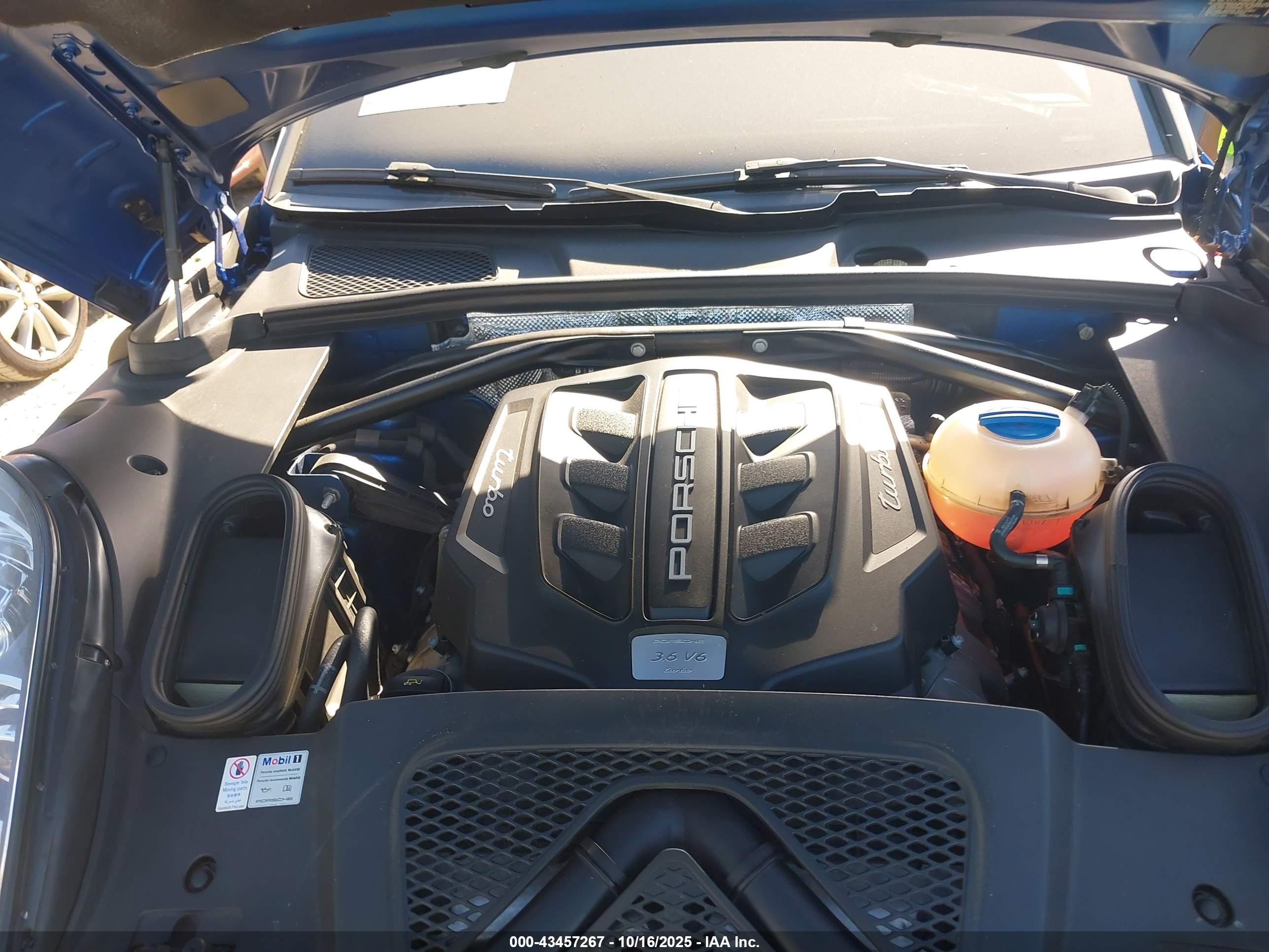 PORSCHE MACAN image 10