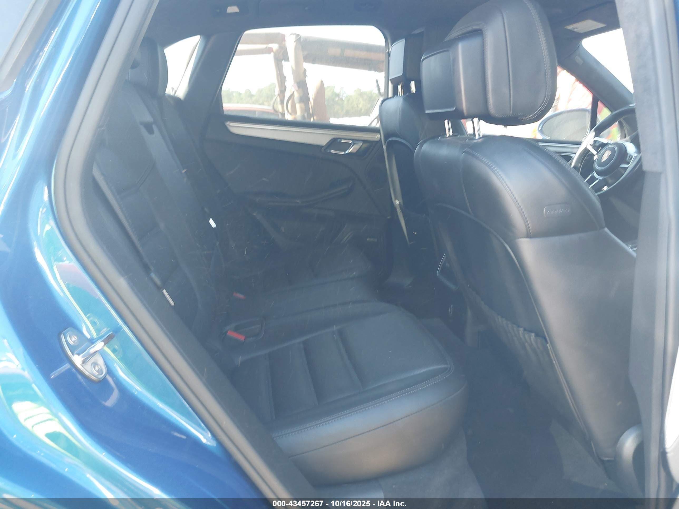 PORSCHE MACAN image 8