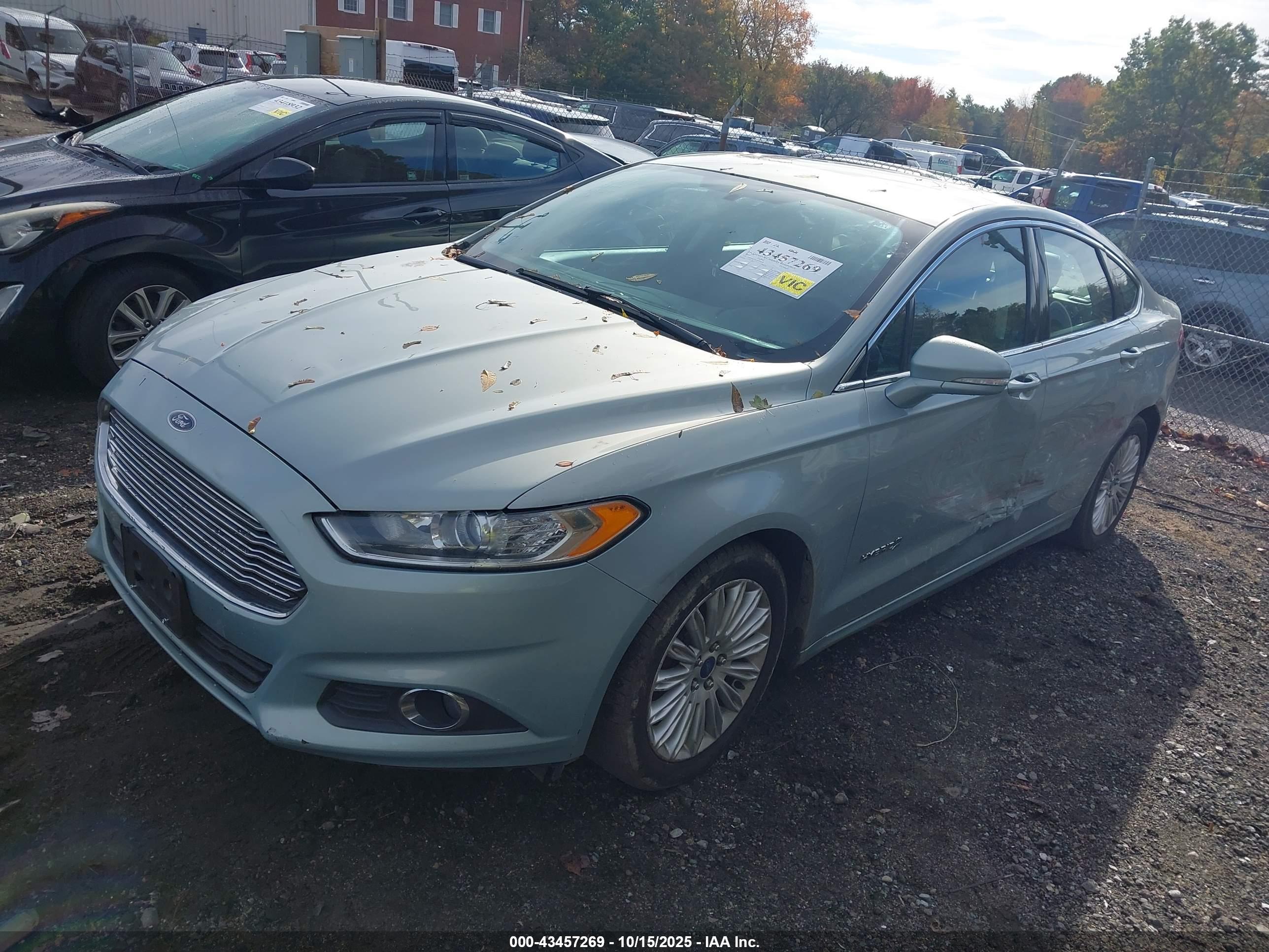 FORD FUSION image 2