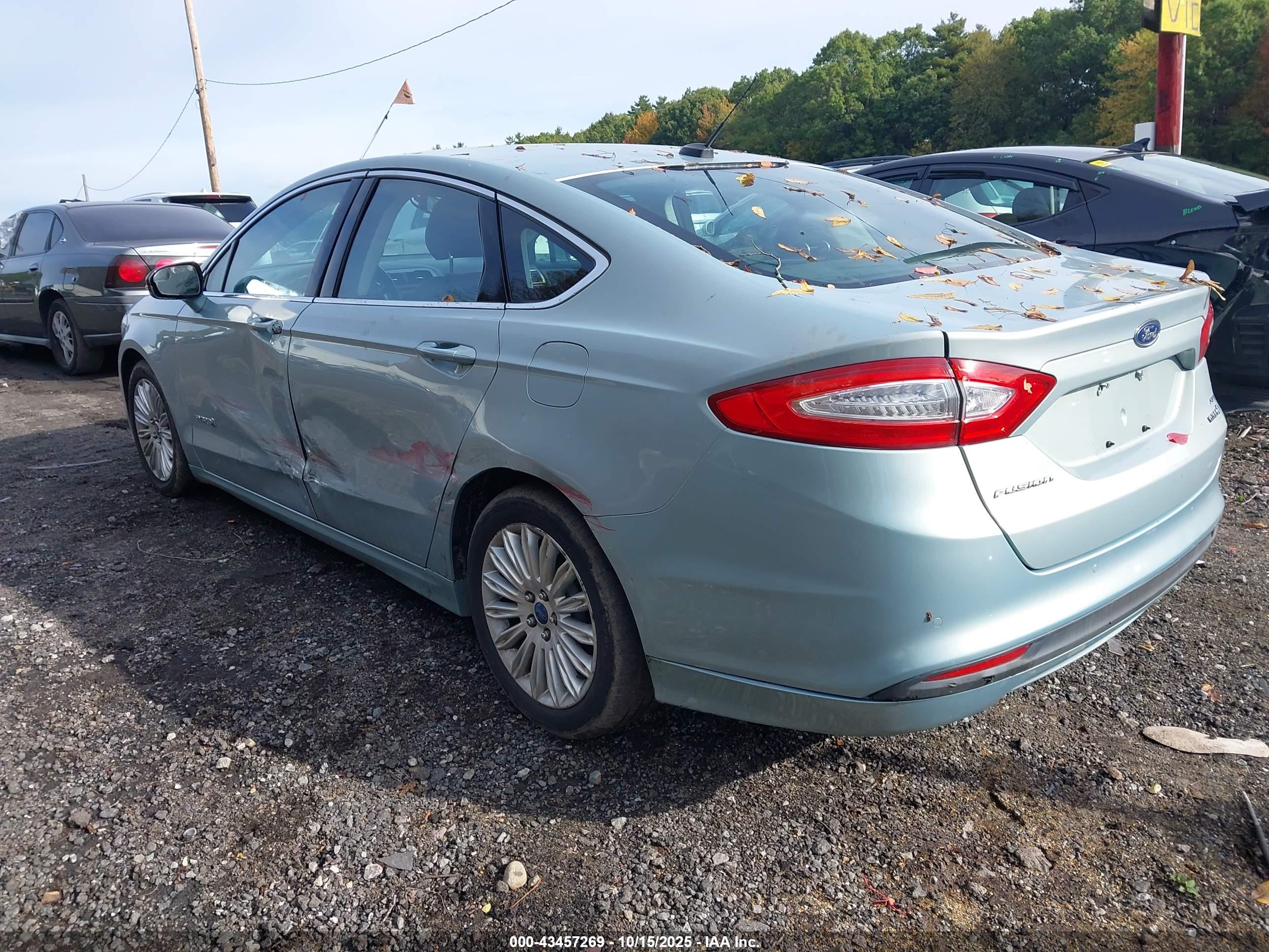 FORD FUSION image 3