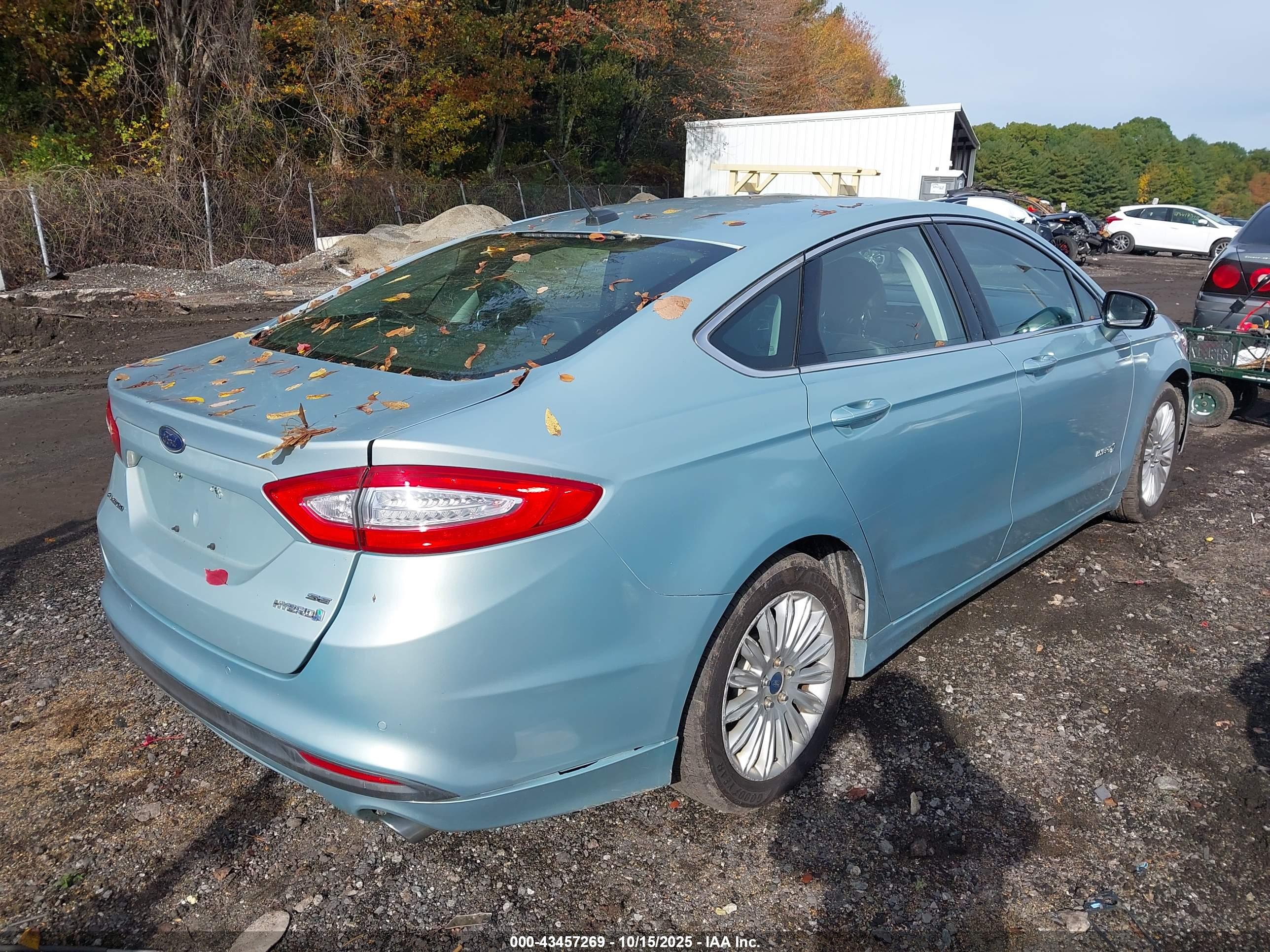 FORD FUSION image 4