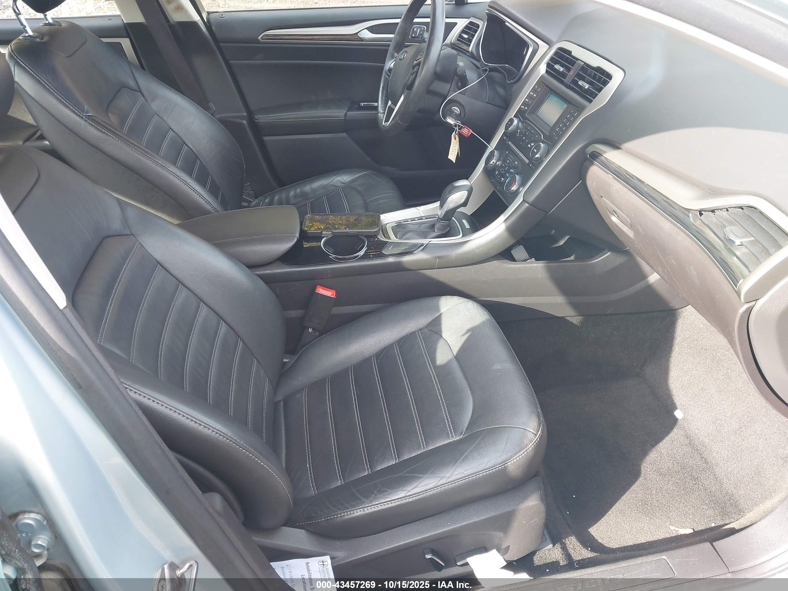 FORD FUSION image 5