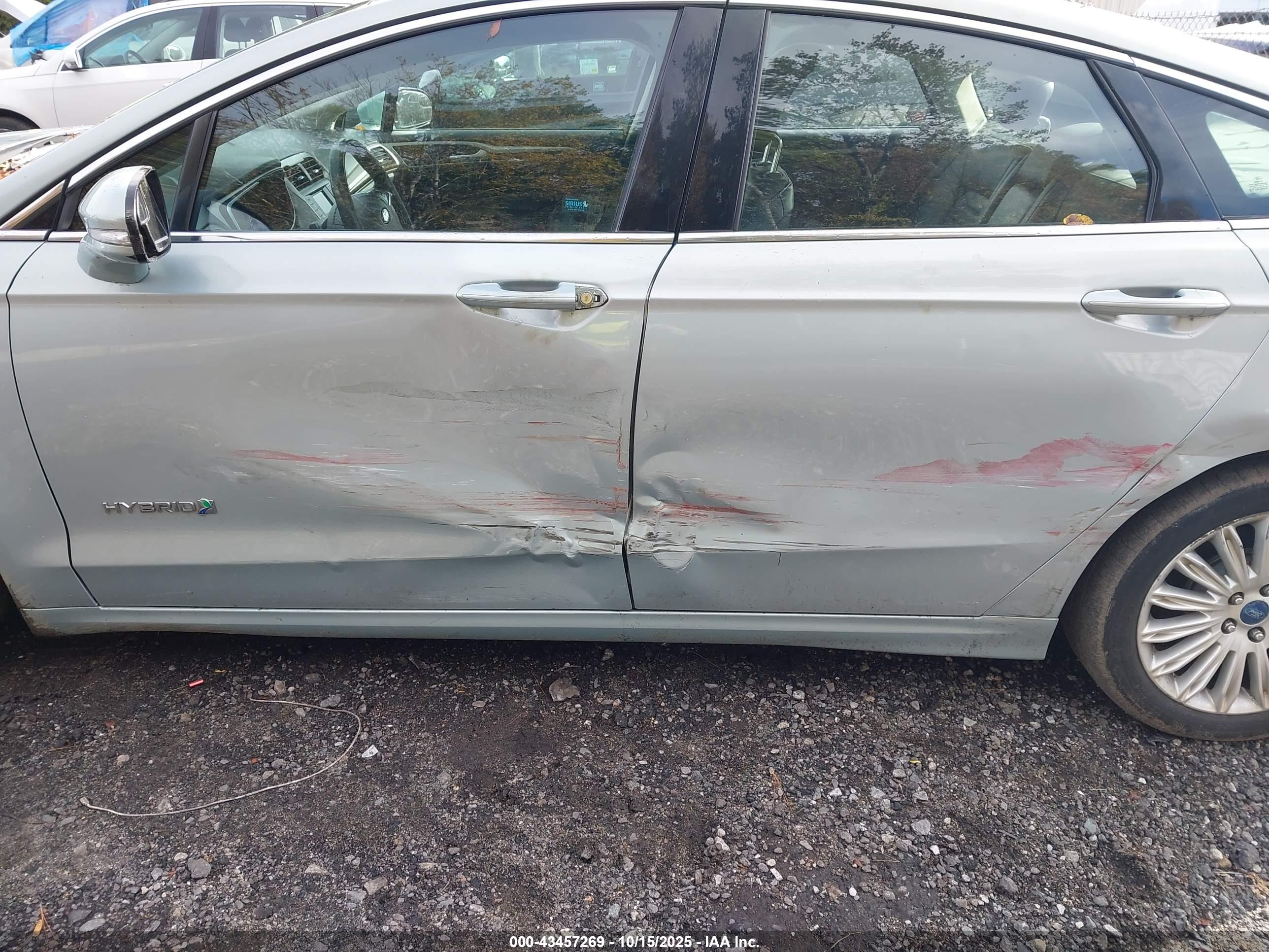 FORD FUSION image 6