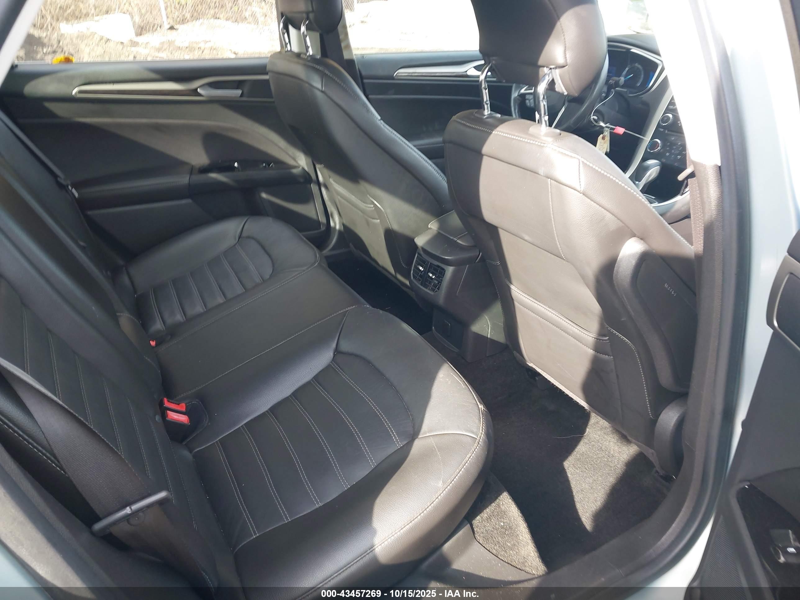 FORD FUSION image 8