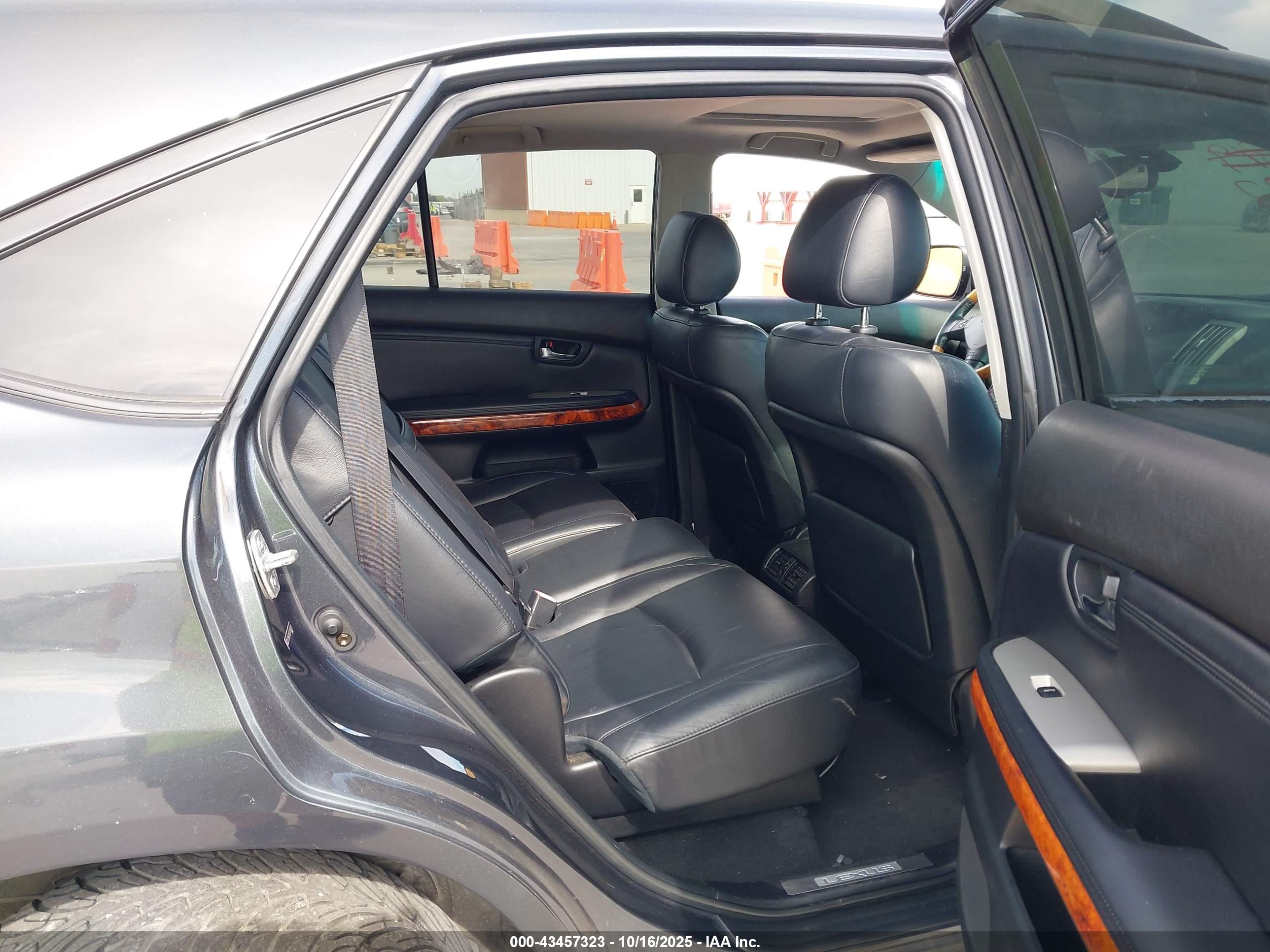 LEXUS RX image 8