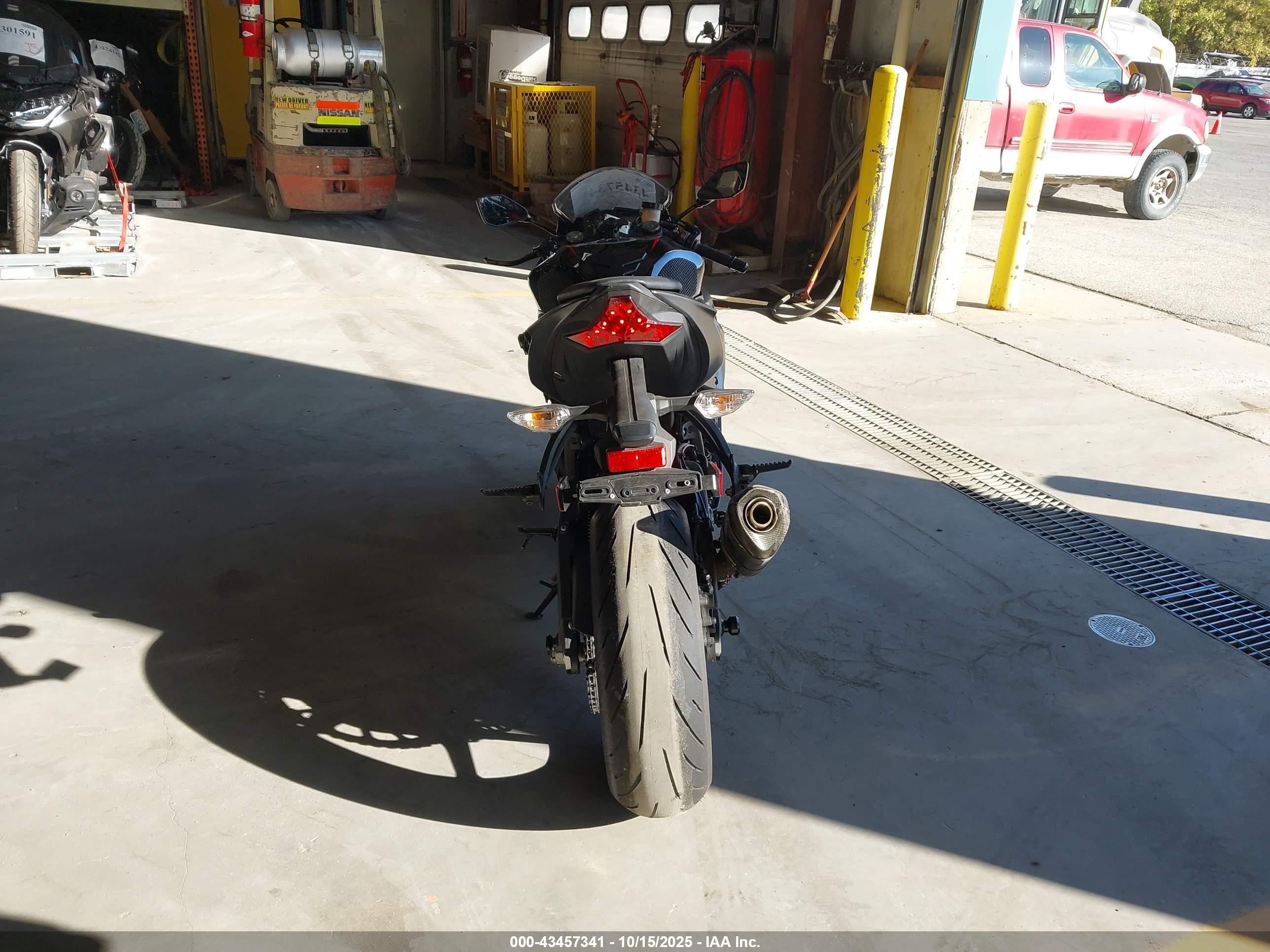 KAWASAKI ZX636 image 6