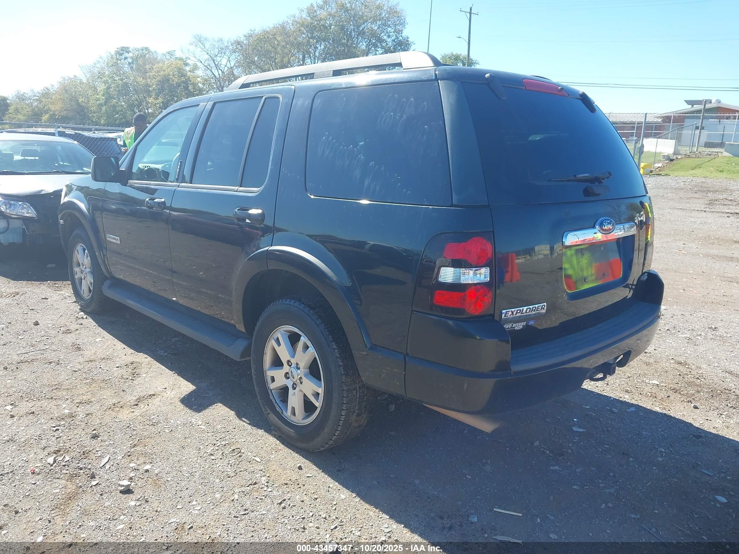 FORD EXPLORER image 3