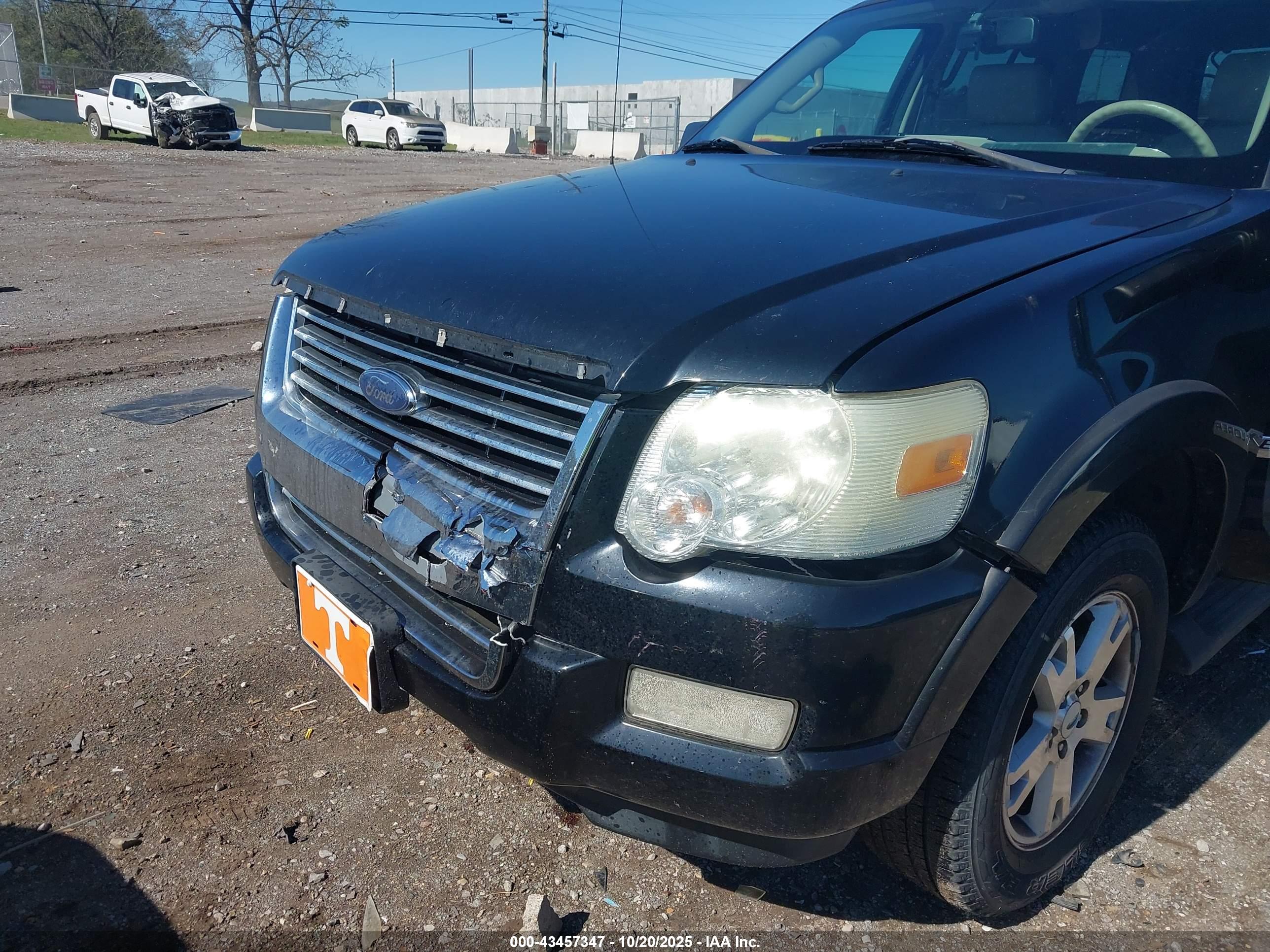 FORD EXPLORER image 6