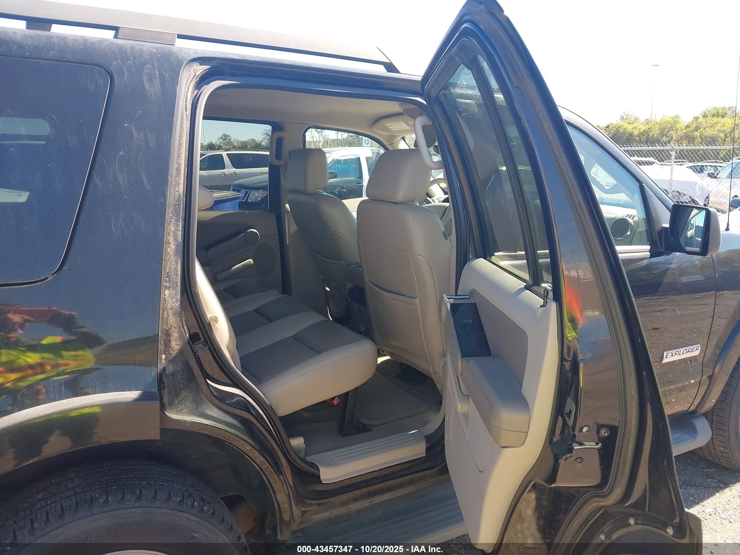 FORD EXPLORER image 8