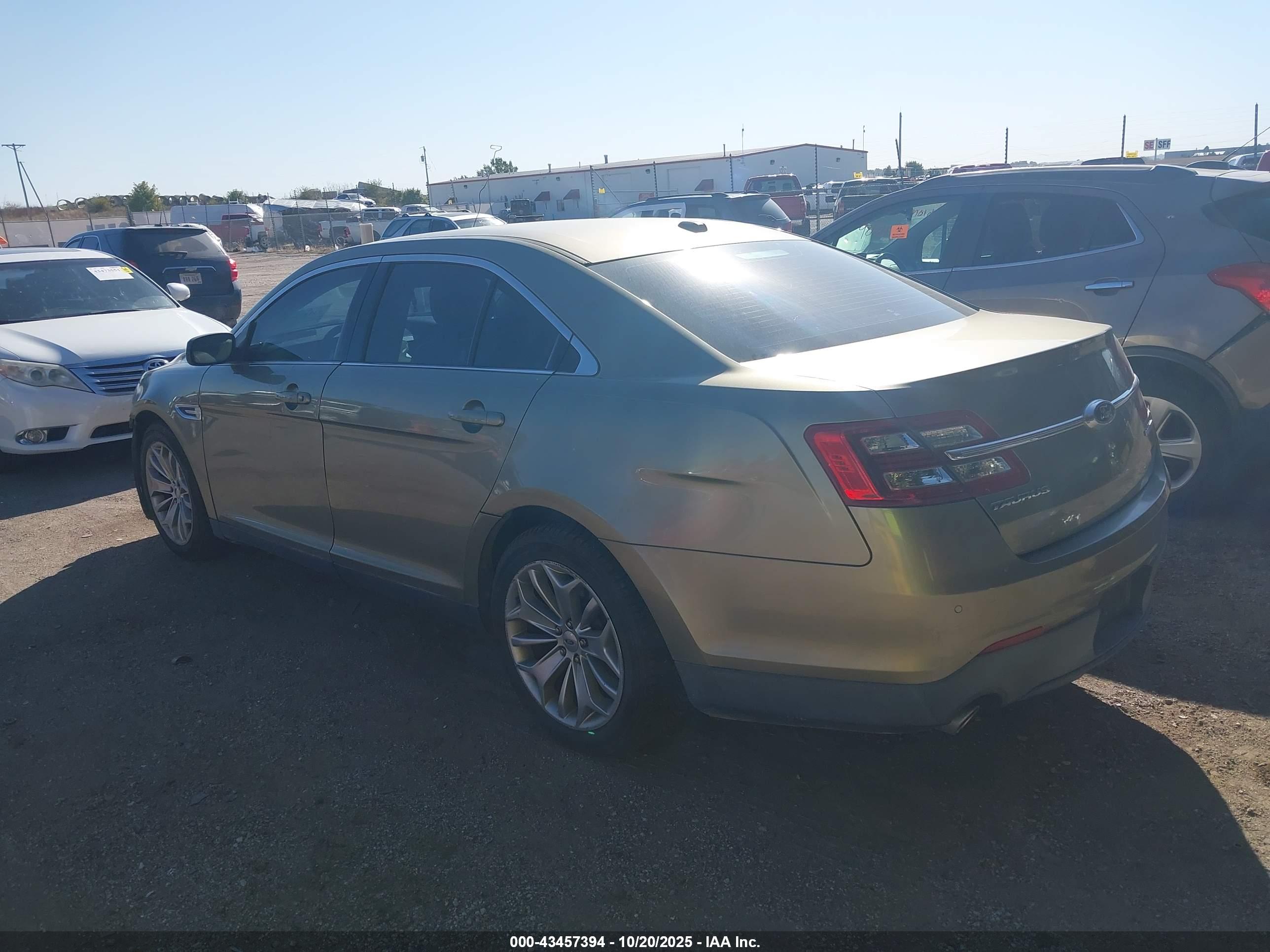 FORD TAURUS image 3
