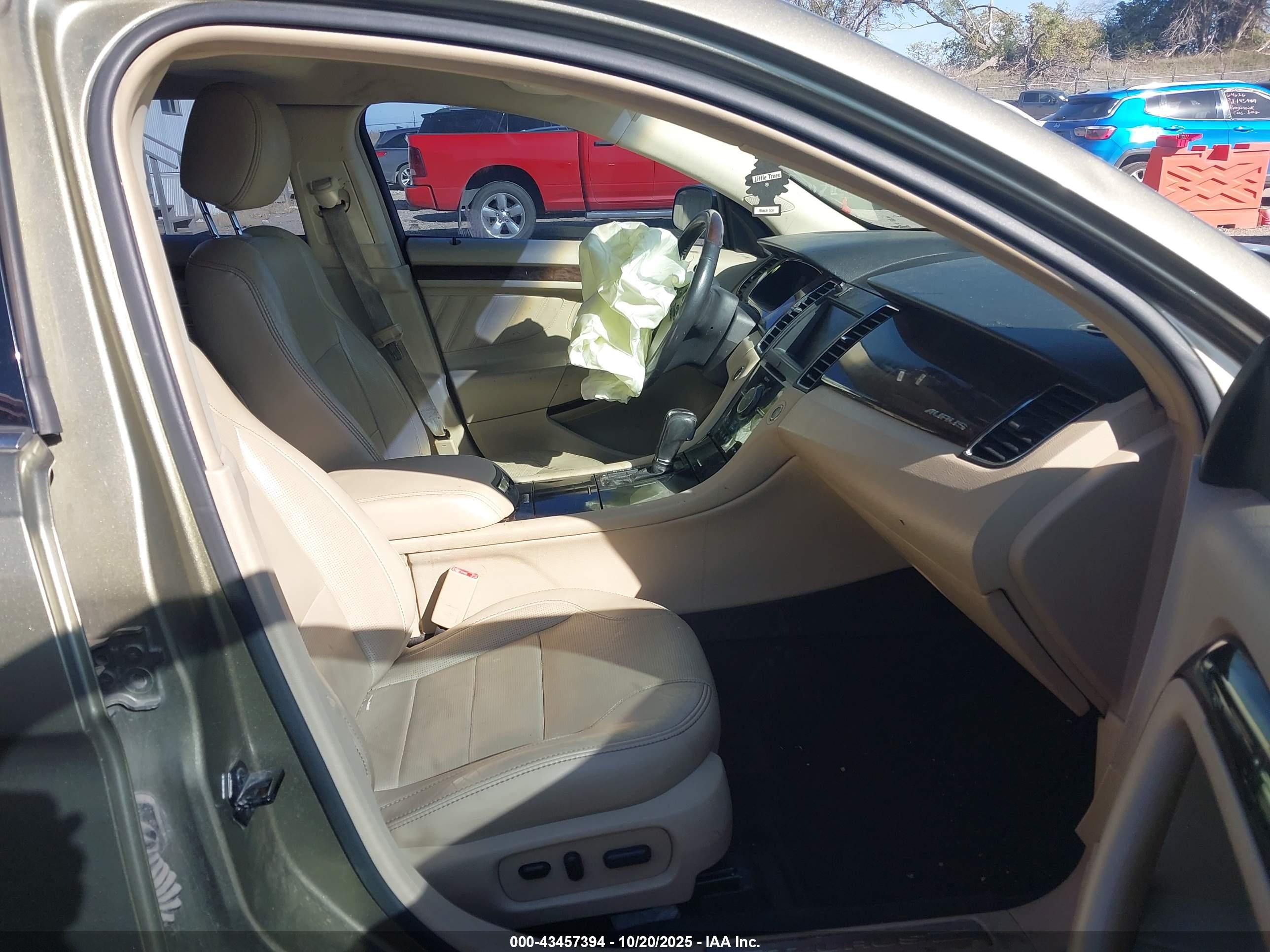 FORD TAURUS image 5