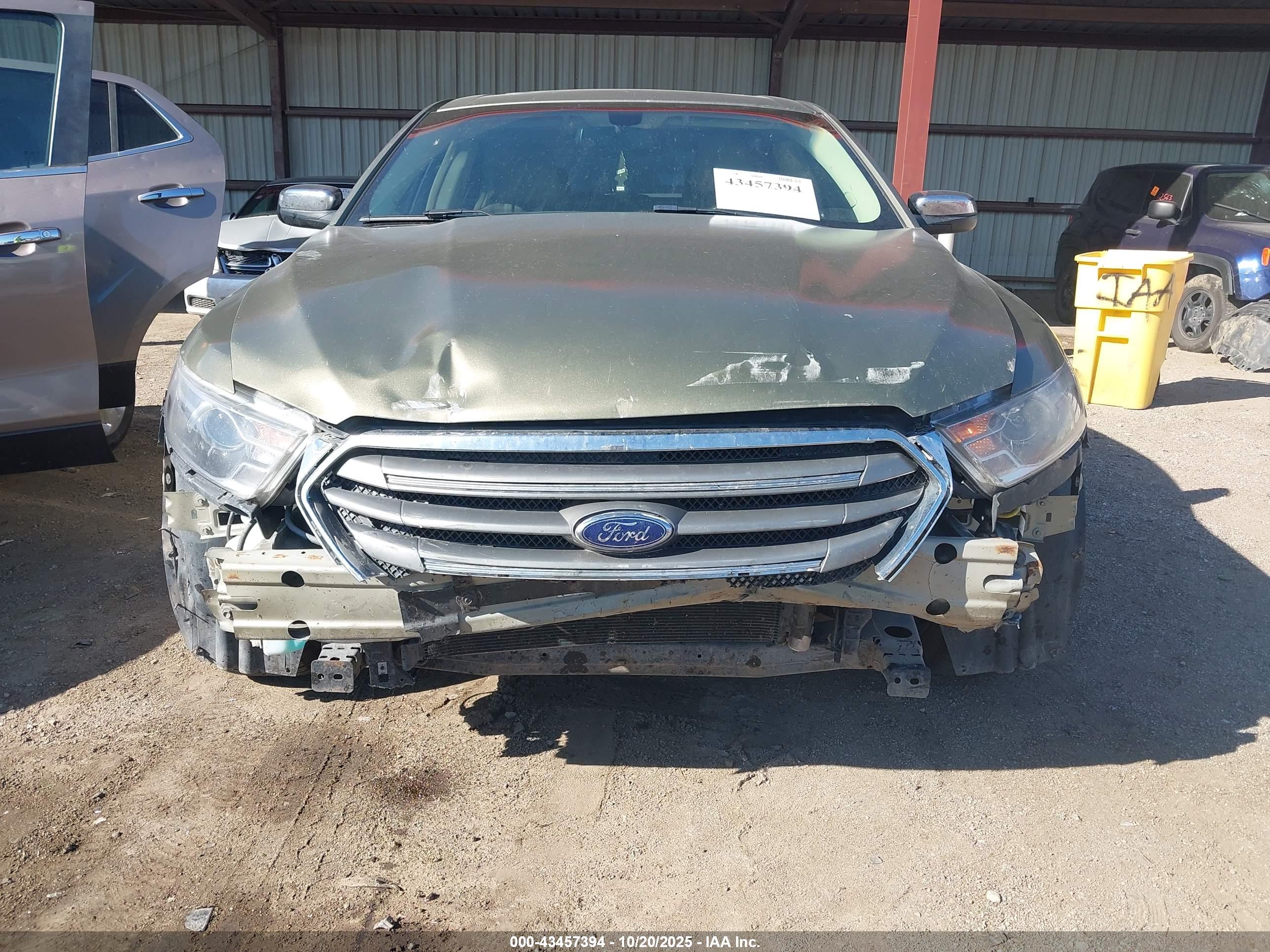 FORD TAURUS image 6