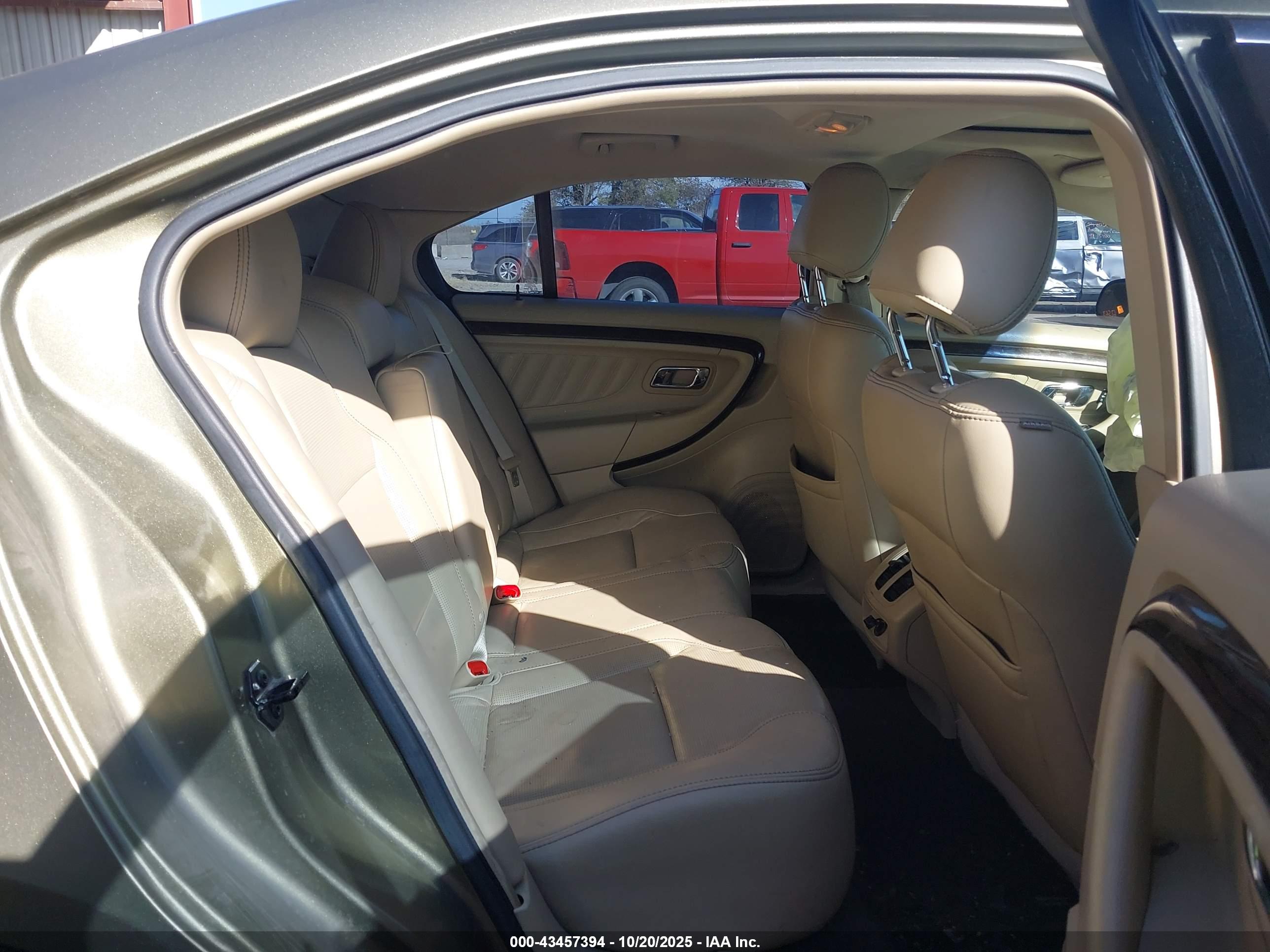 FORD TAURUS image 8