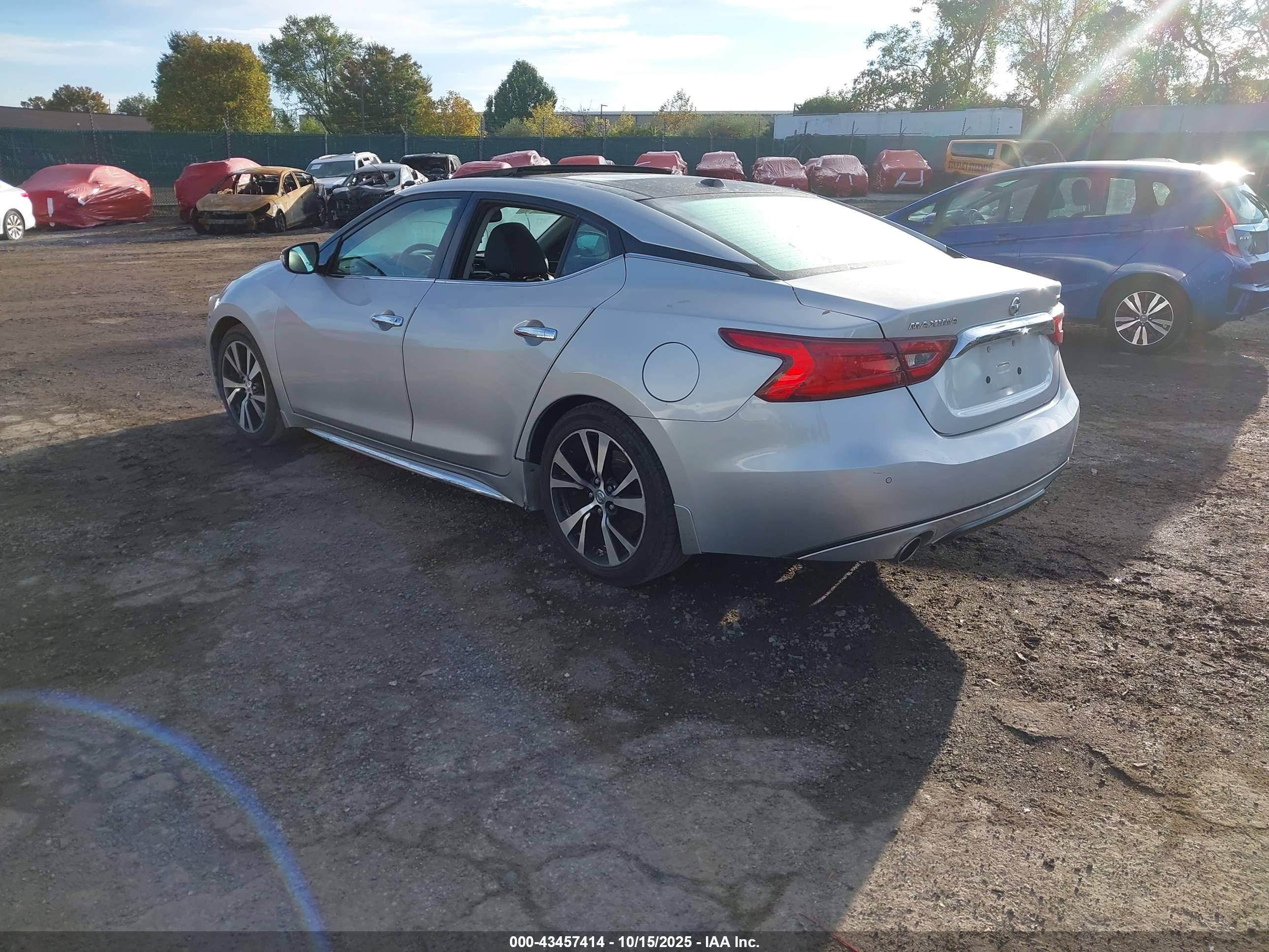 NISSAN MAXIMA image 3