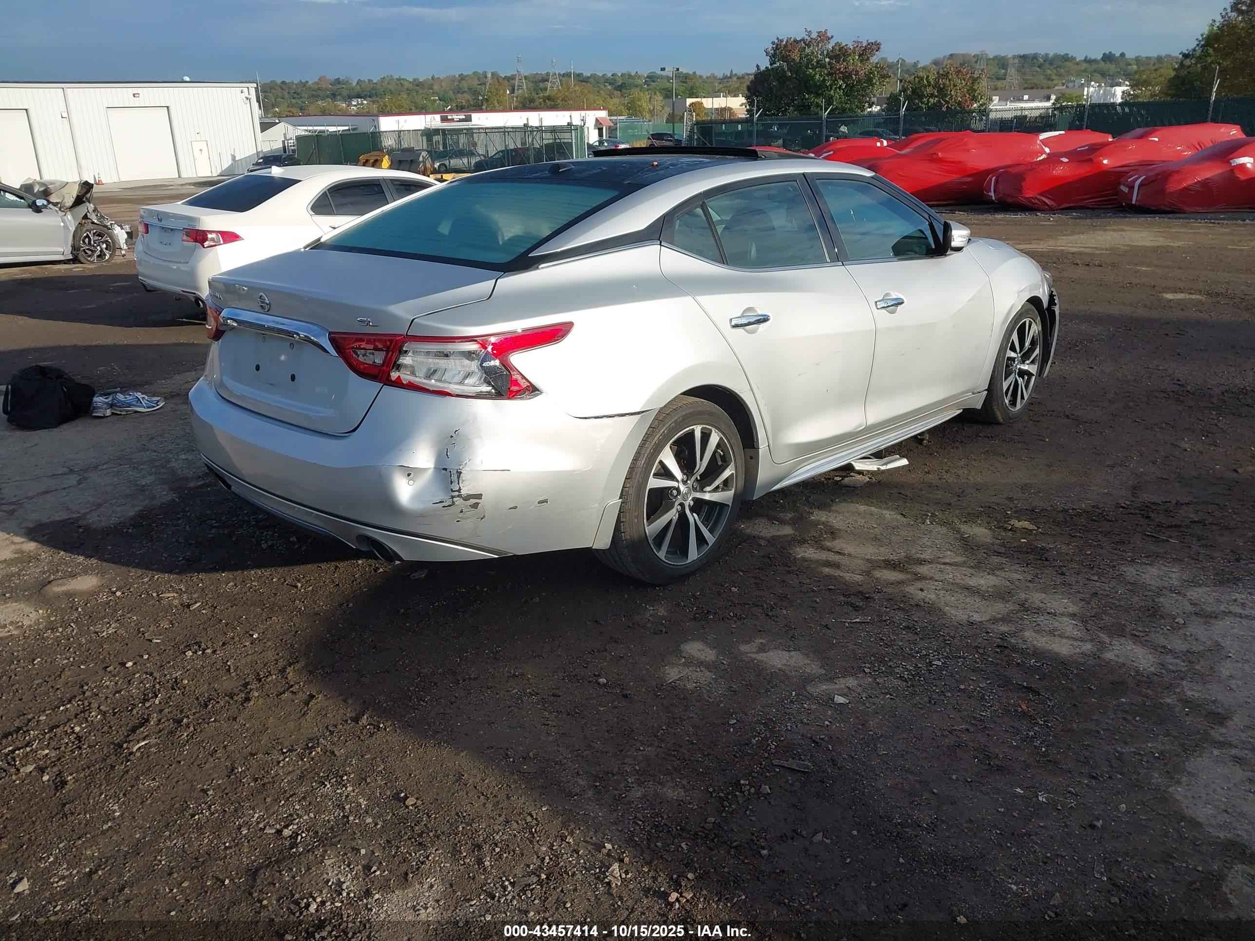 NISSAN MAXIMA image 4