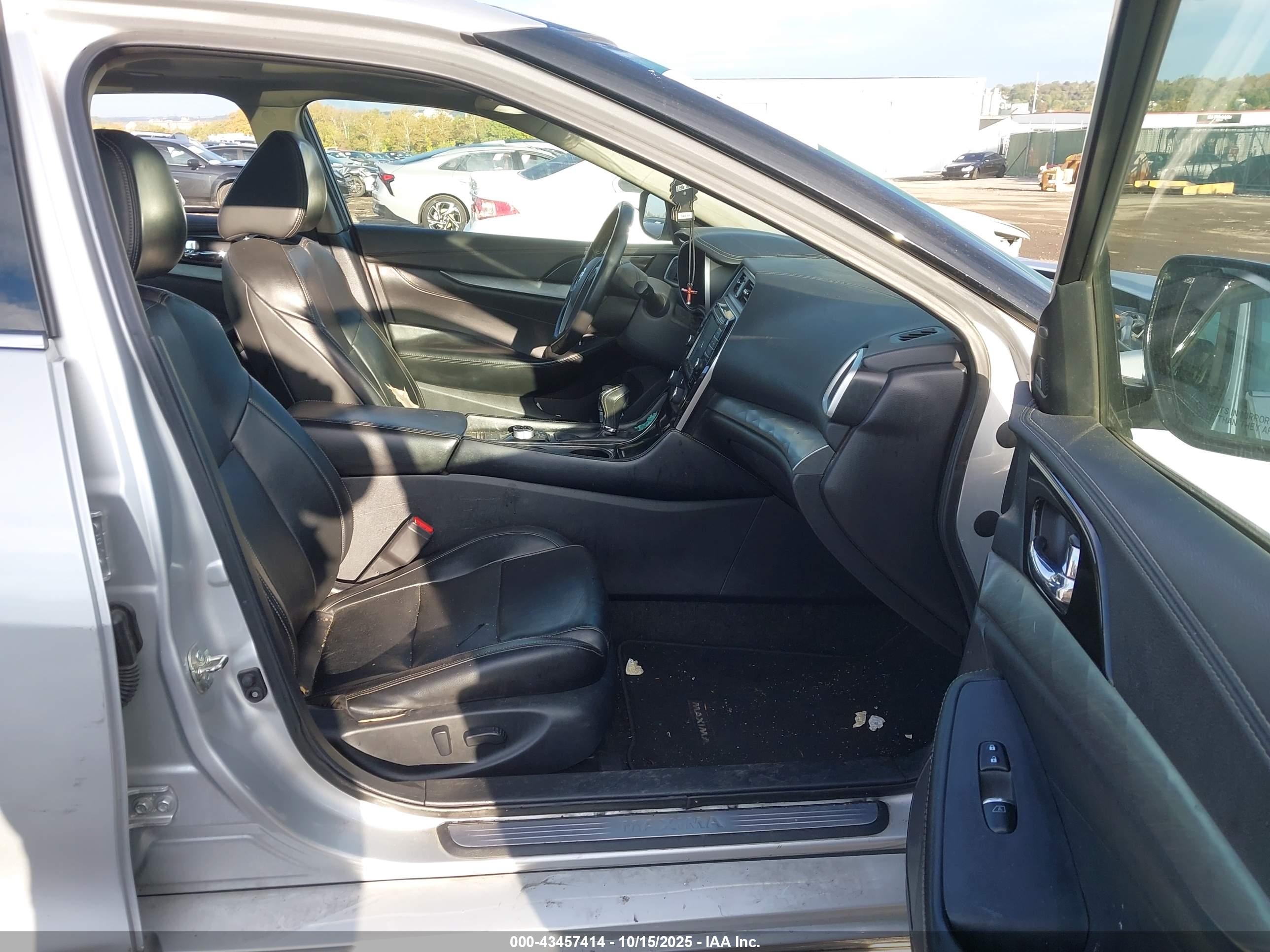 NISSAN MAXIMA image 5