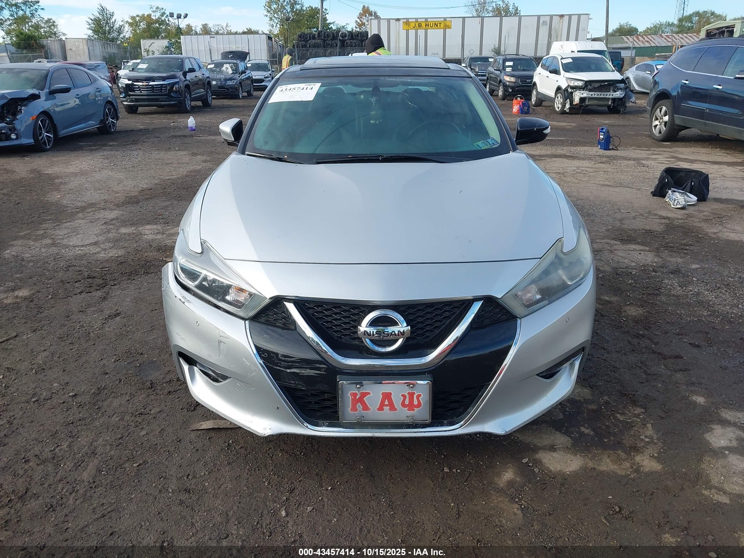 NISSAN MAXIMA image 6