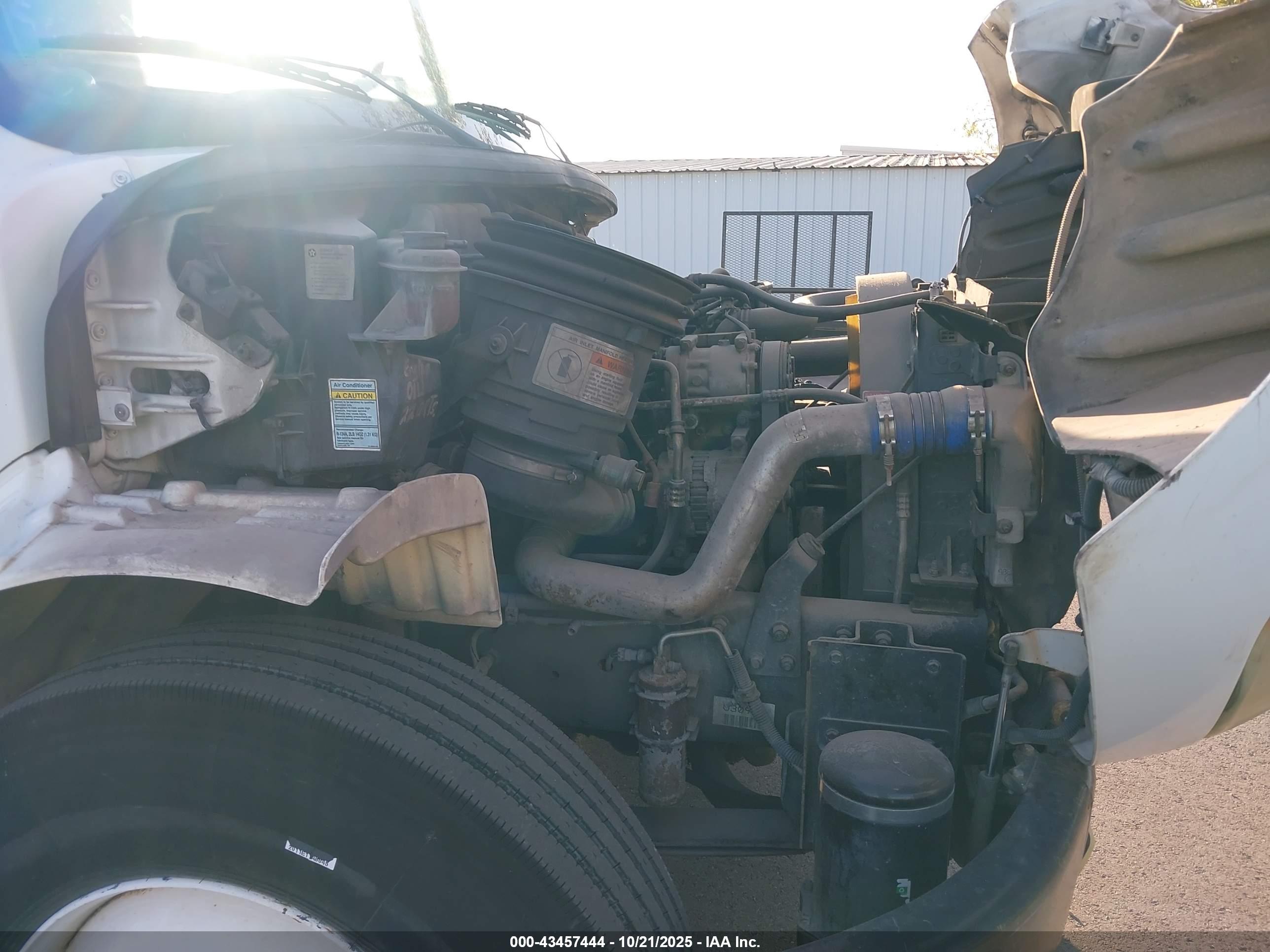 FREIGHTLINER M2 image 10