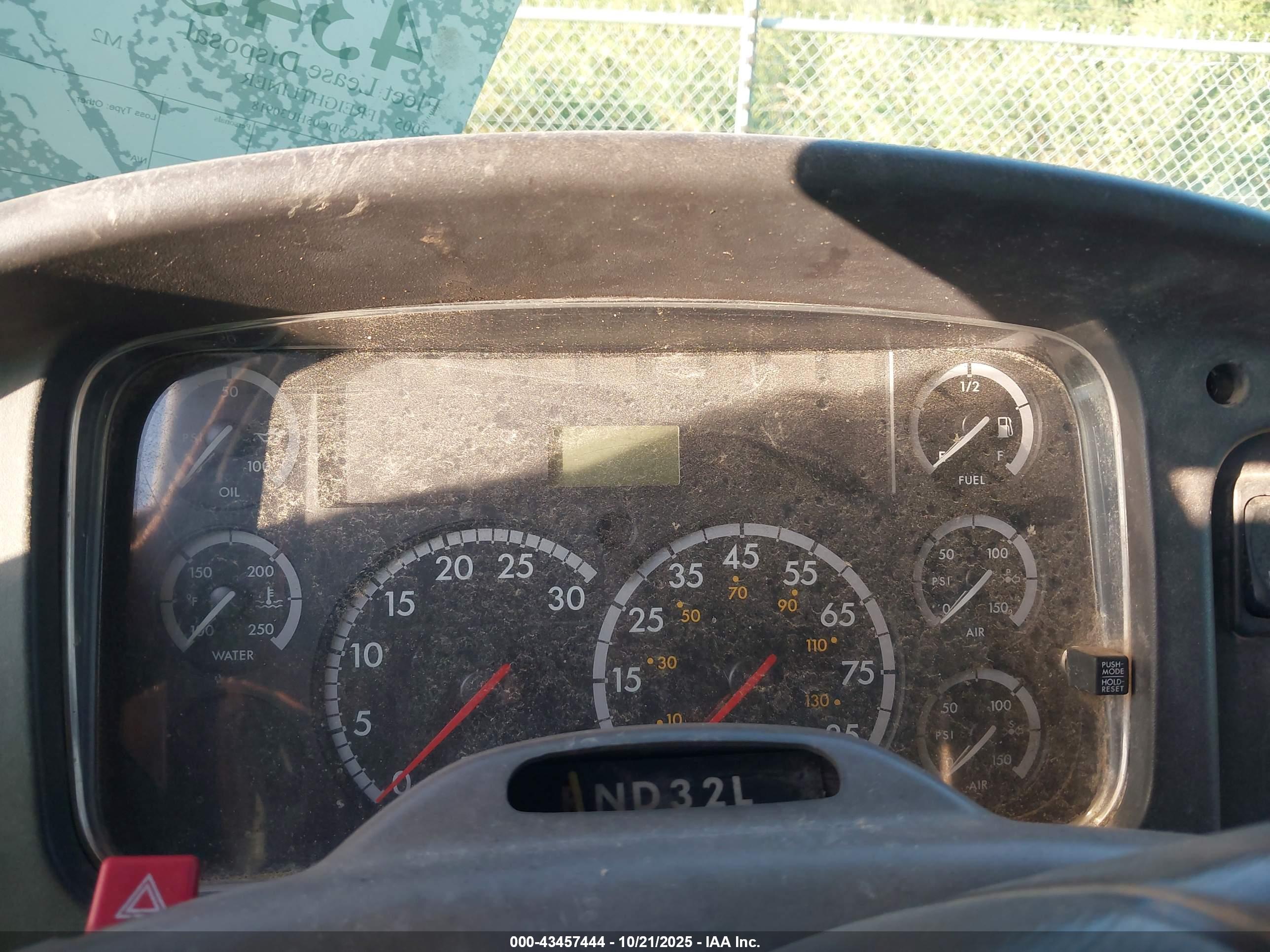 FREIGHTLINER M2 image 6