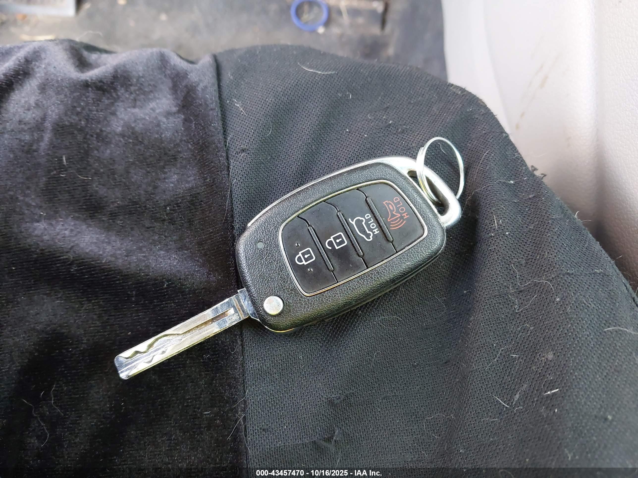 HYUNDAI TUCSON image 11
