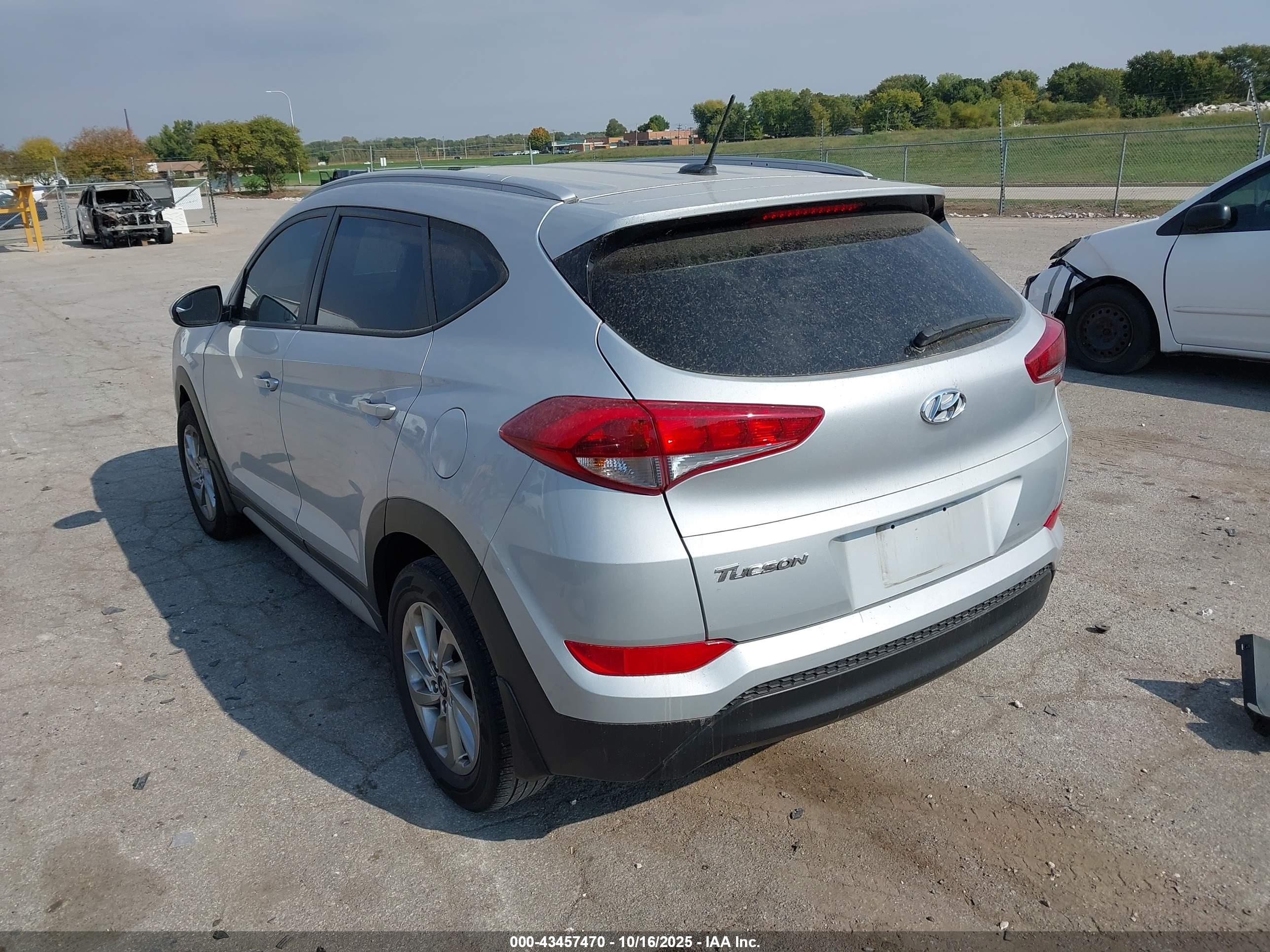 HYUNDAI TUCSON image 3