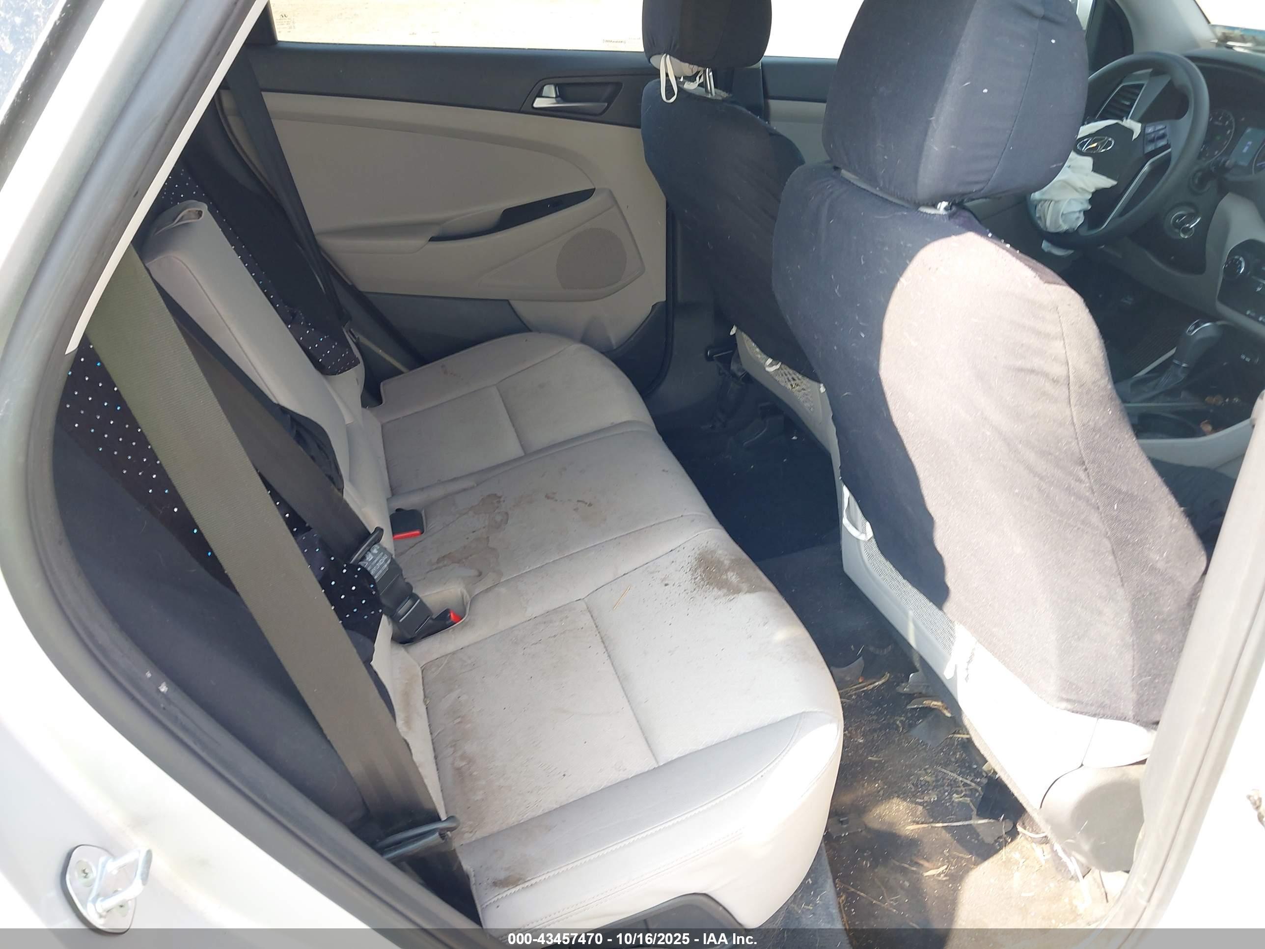 HYUNDAI TUCSON image 8
