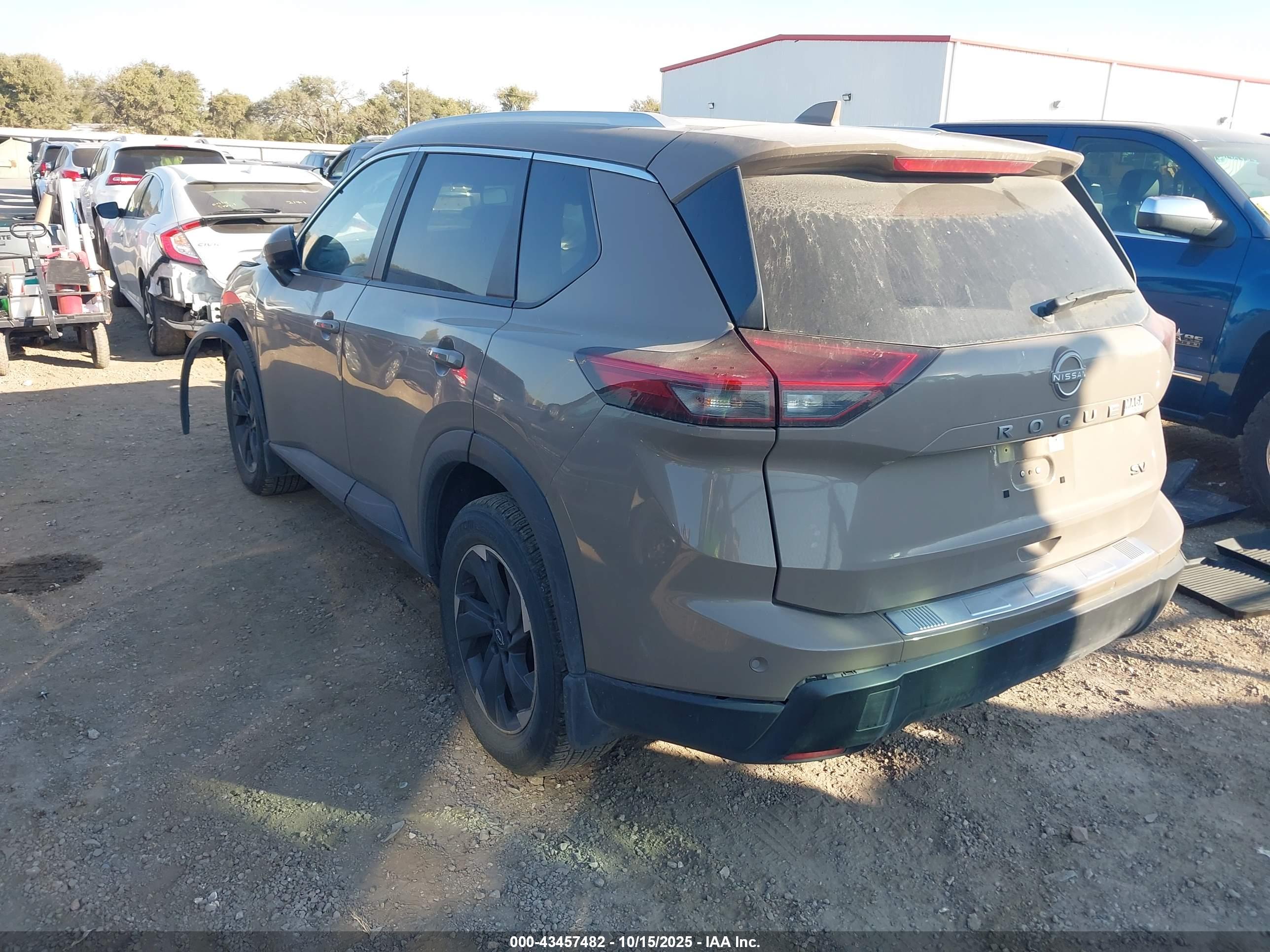 NISSAN ROGUE image 3