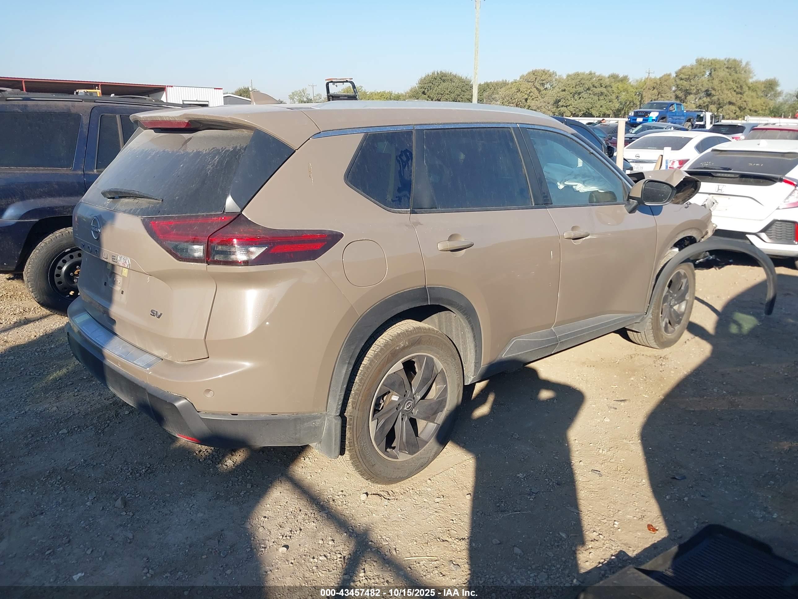 NISSAN ROGUE image 4