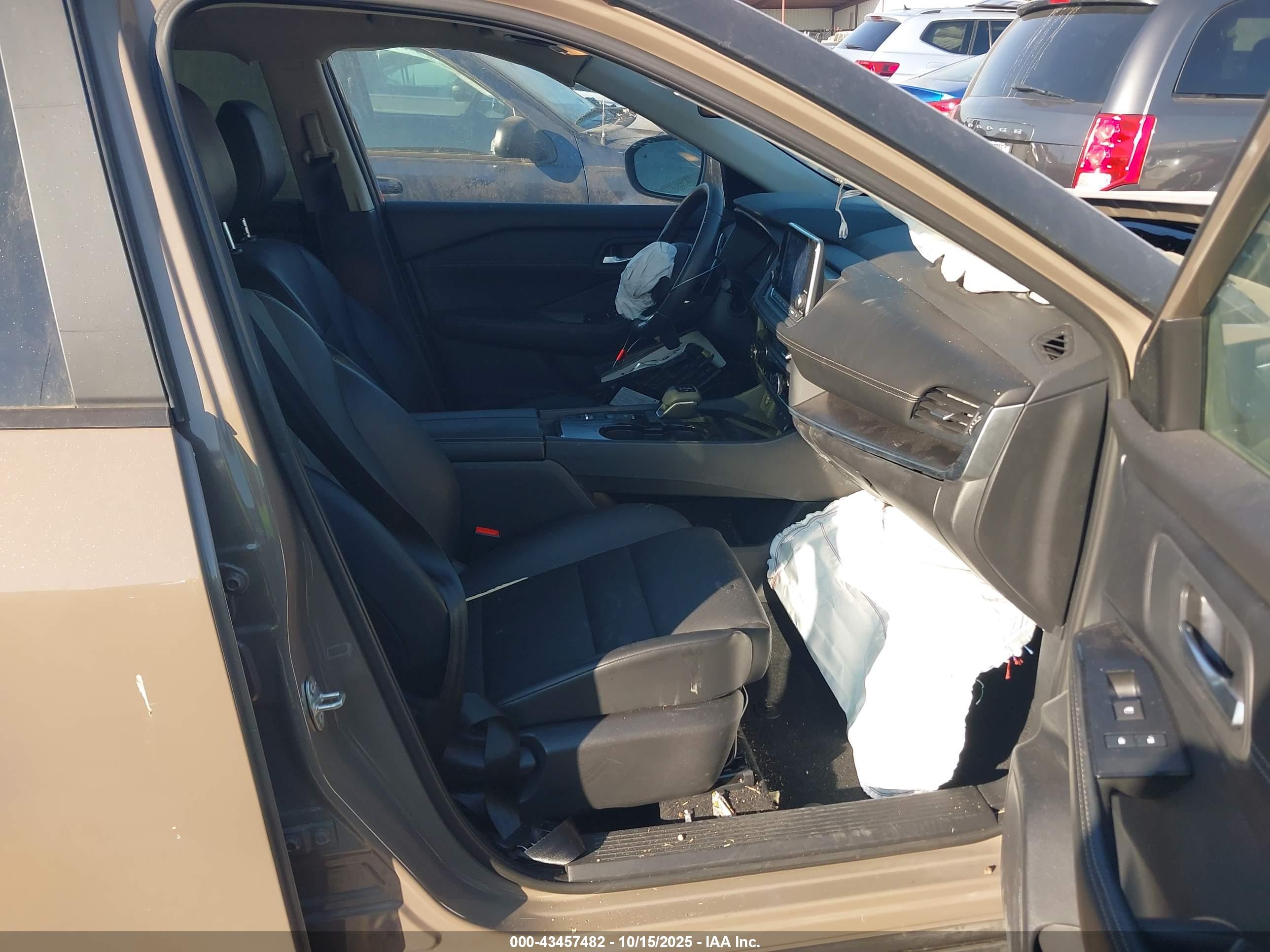 NISSAN ROGUE image 5