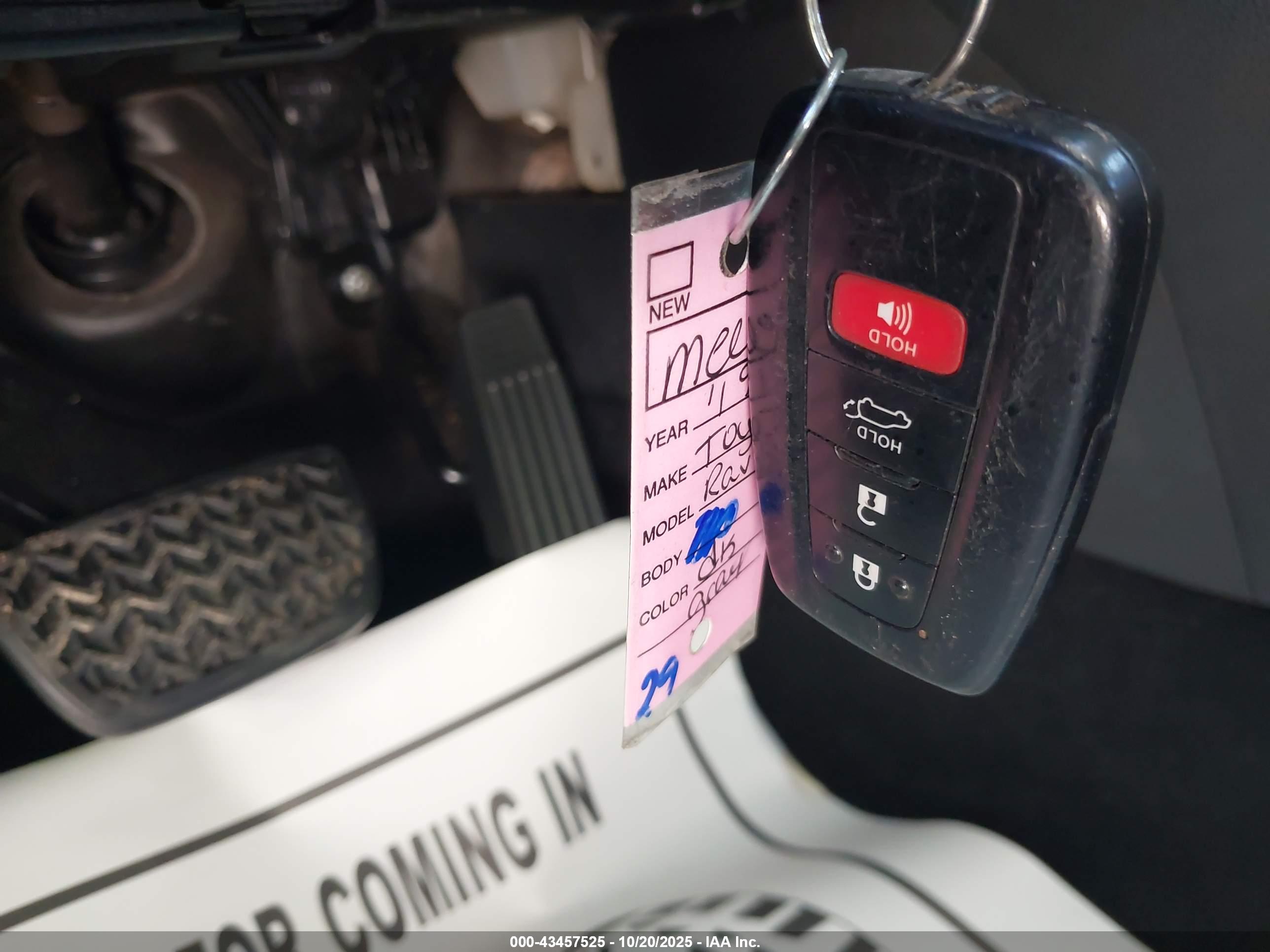 TOYOTA RAV4 image 11