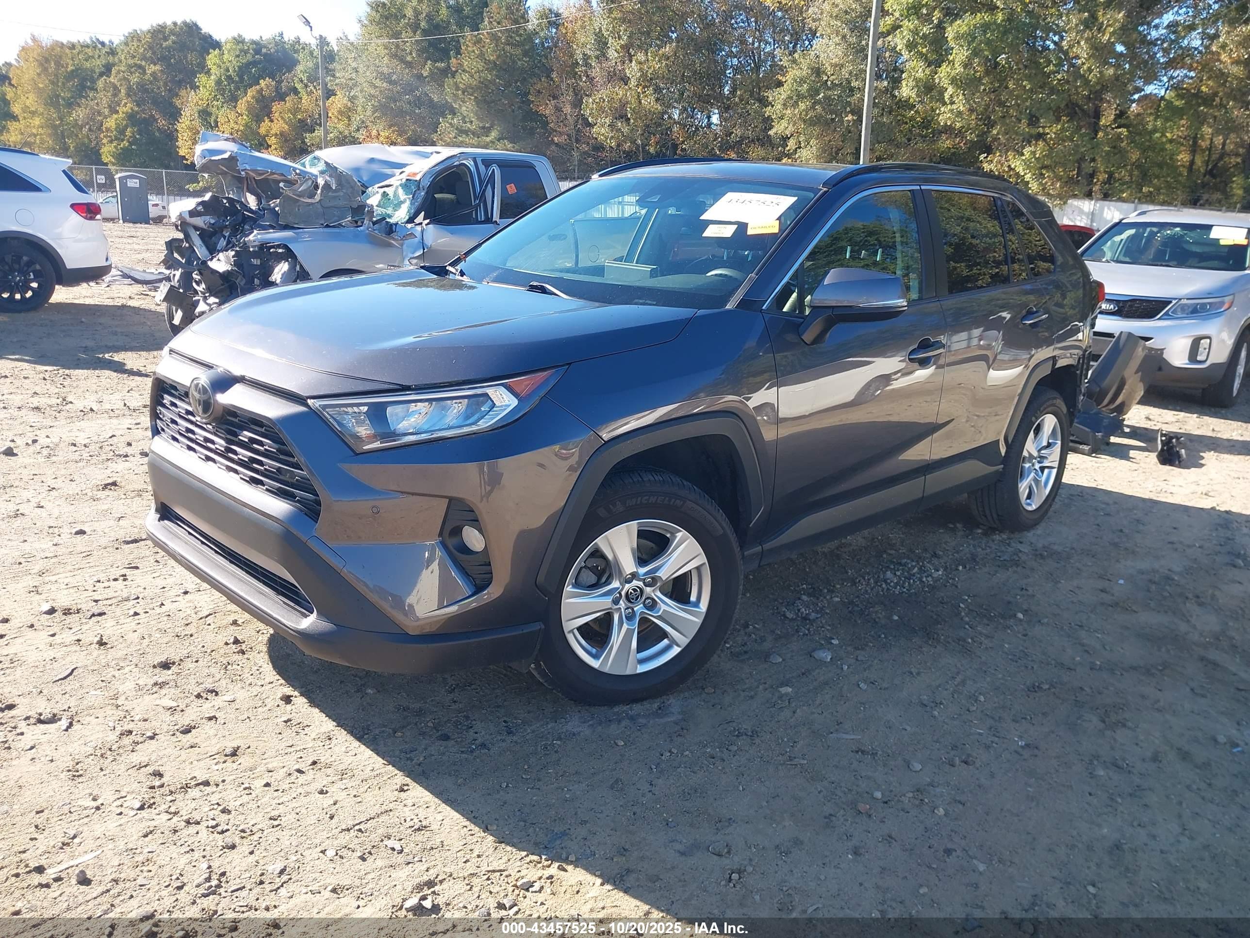 TOYOTA RAV4 image 2