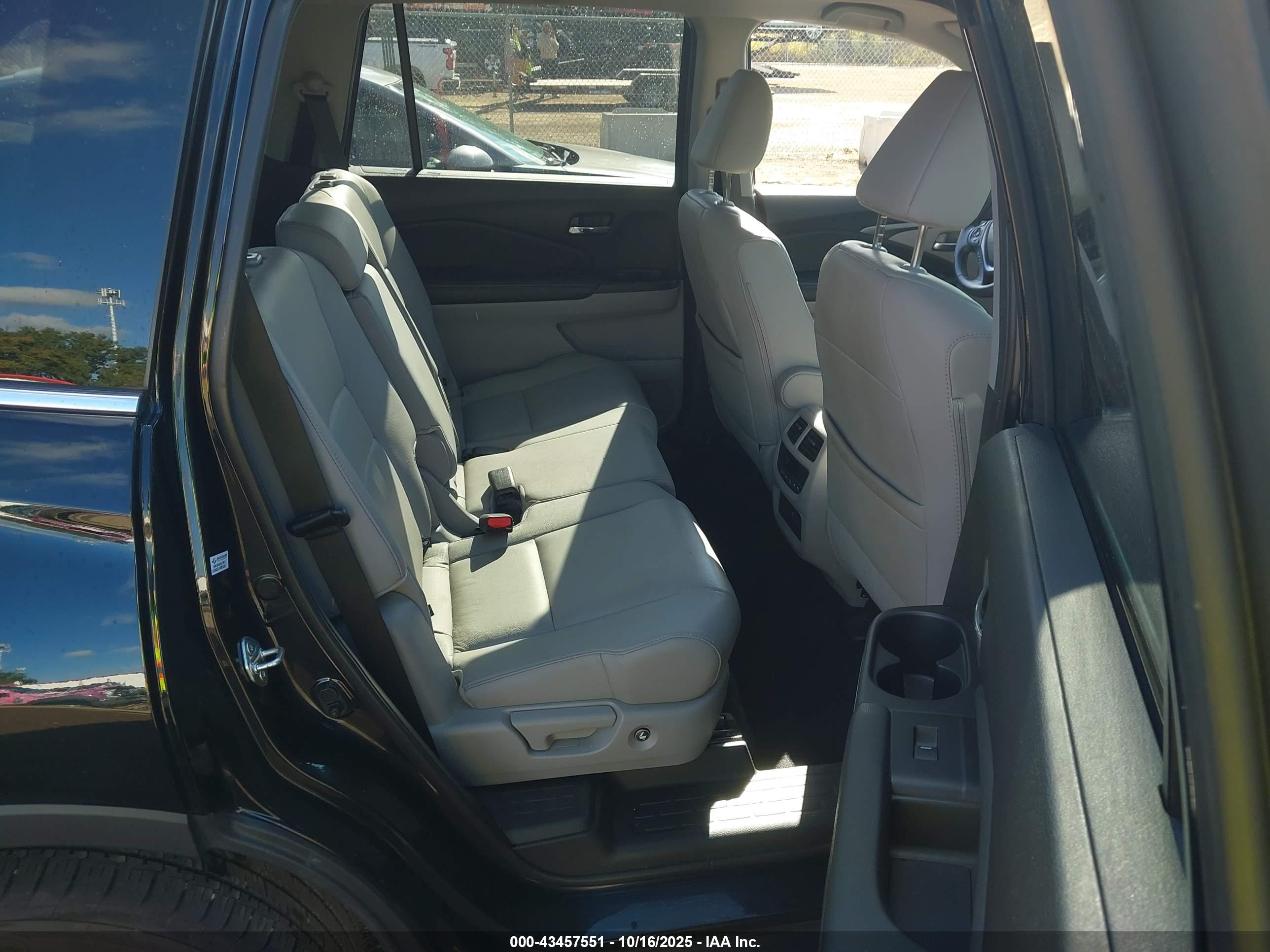 HONDA PILOT image 8